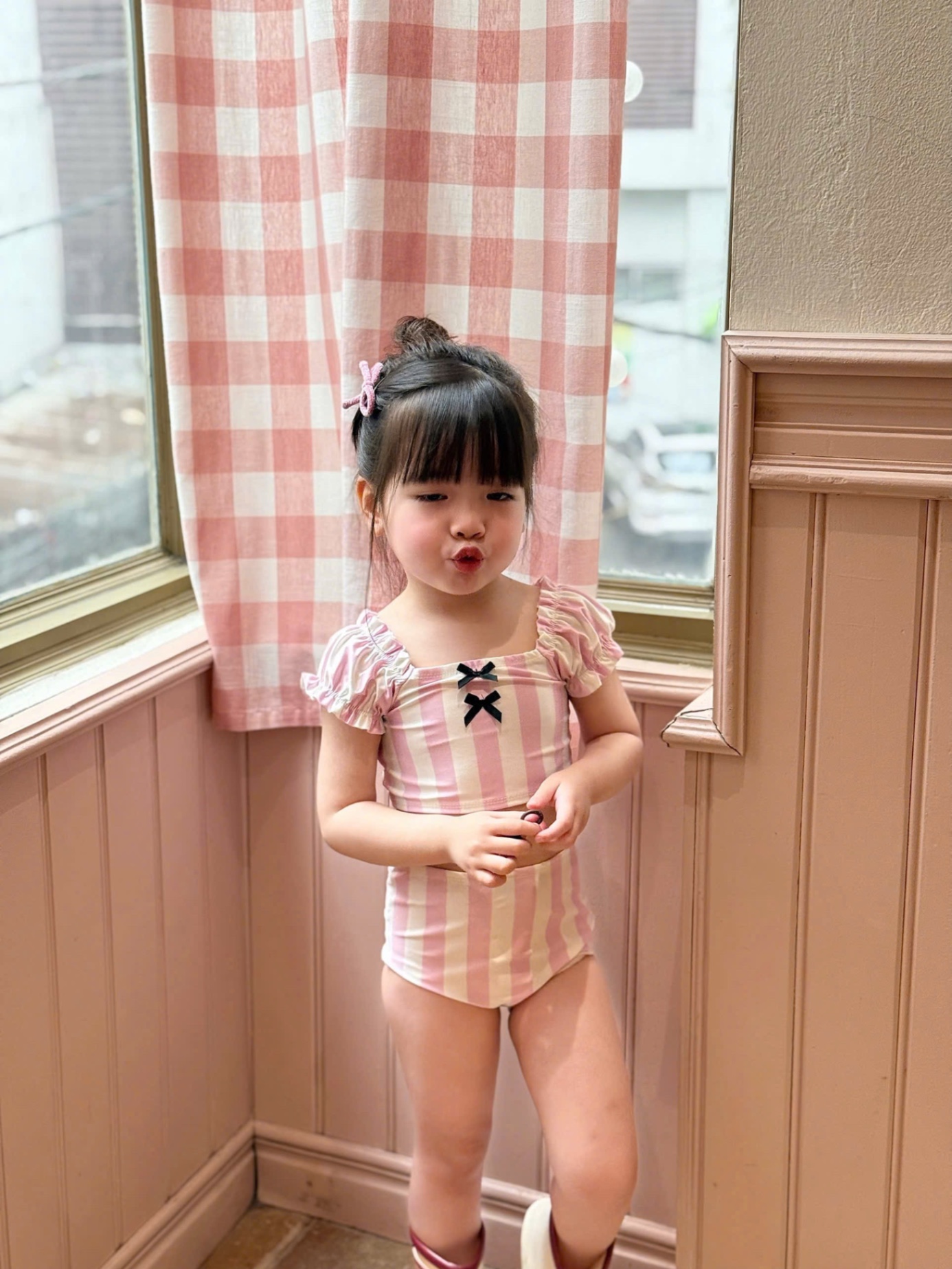 BỘ BƠI BIKINI KẺ HỒNG KÈM MŨ