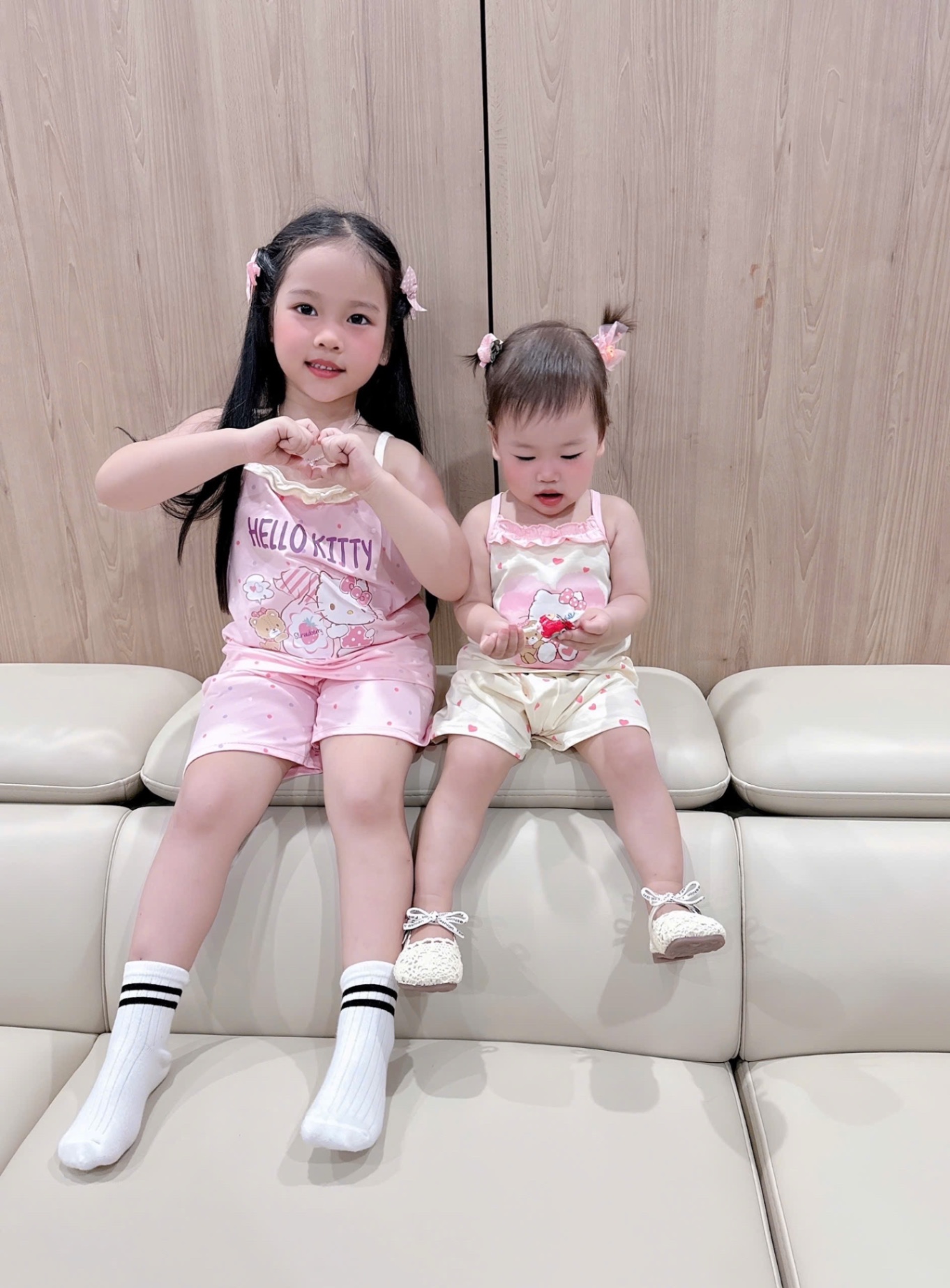 SET 2 BỘ ĐÙI HELLO KITTY HỒNG BE BG