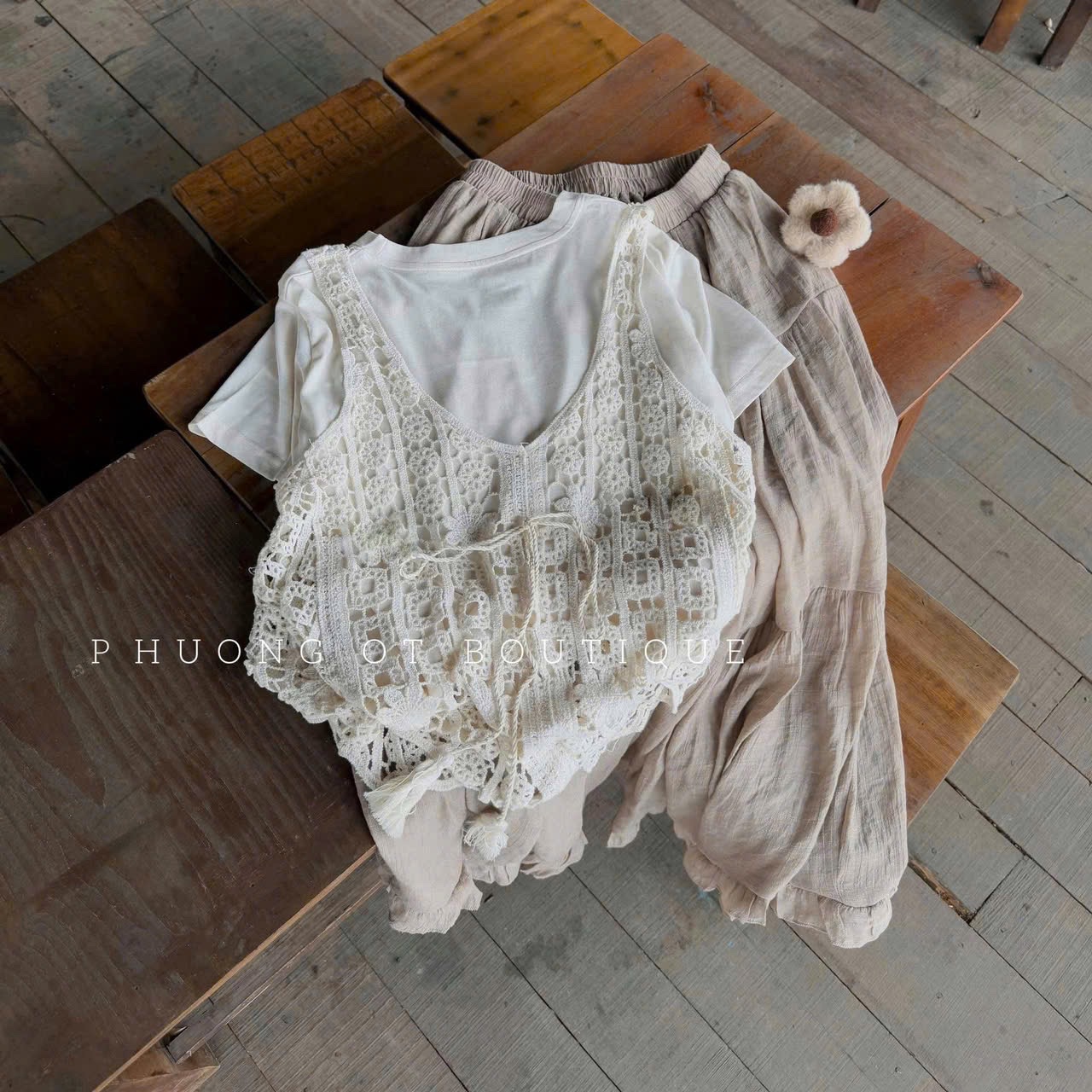 ÁO PULL CỘC TRẮNG MIX YẾM REN QCCC