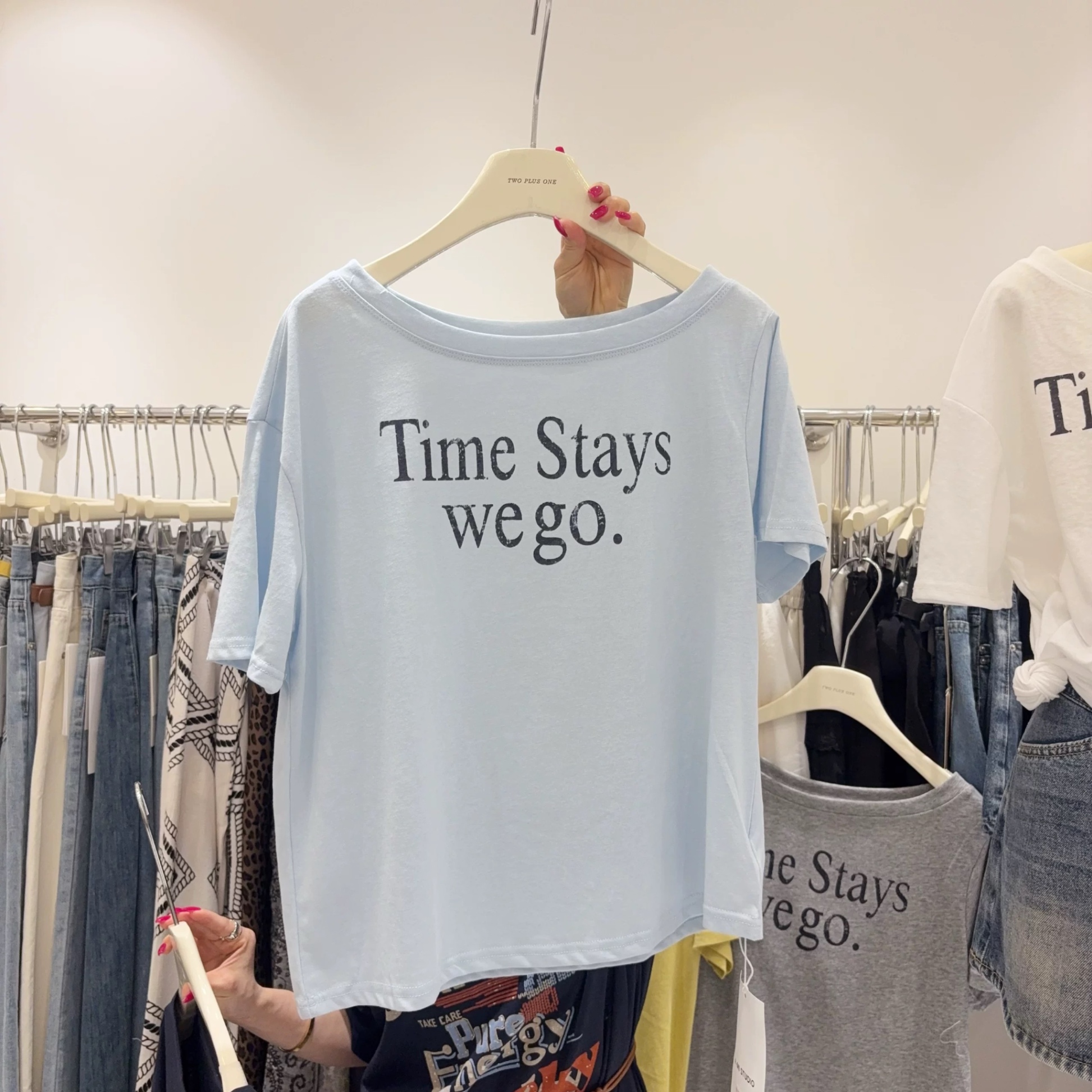 ÁO PULL CỘC LỆCH VAI QC CHỮ TIME STAY