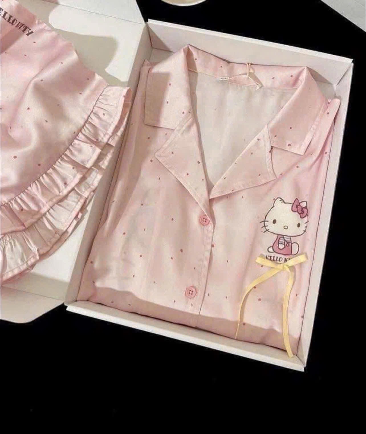 BỘ LỤA HỒNG HELLO KITTY CHẤM QC