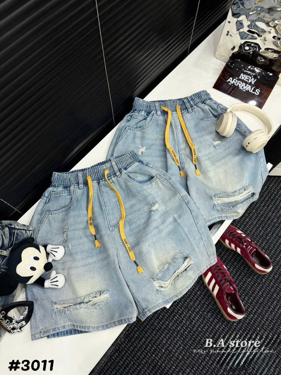 QUẦN SHORT JEAN NGỐ RÁCH DÂY VÀNG