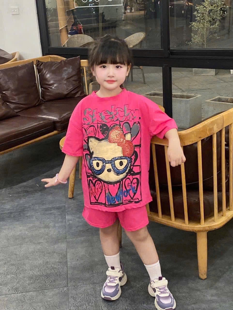 BỘ ĐÙI HỒNG KITTY ĐEO KÍNH