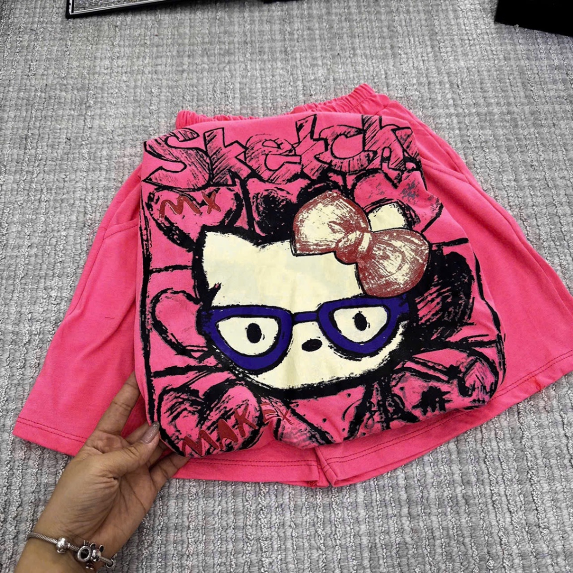 BỘ ĐÙI HỒNG KITTY ĐEO KÍNH
