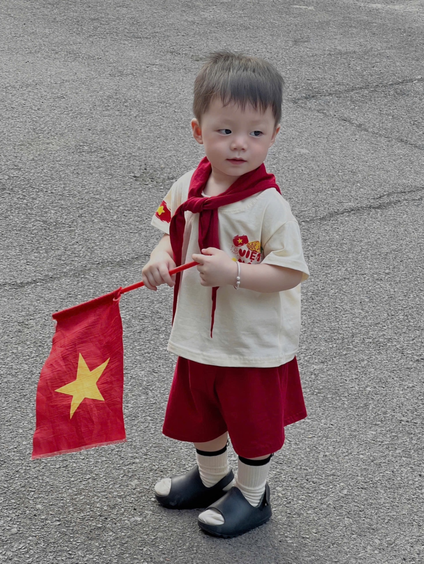 BỘ ĐÙI CỘC BE QUẦN ĐỎ ĐỘC LẬP TỰ DO