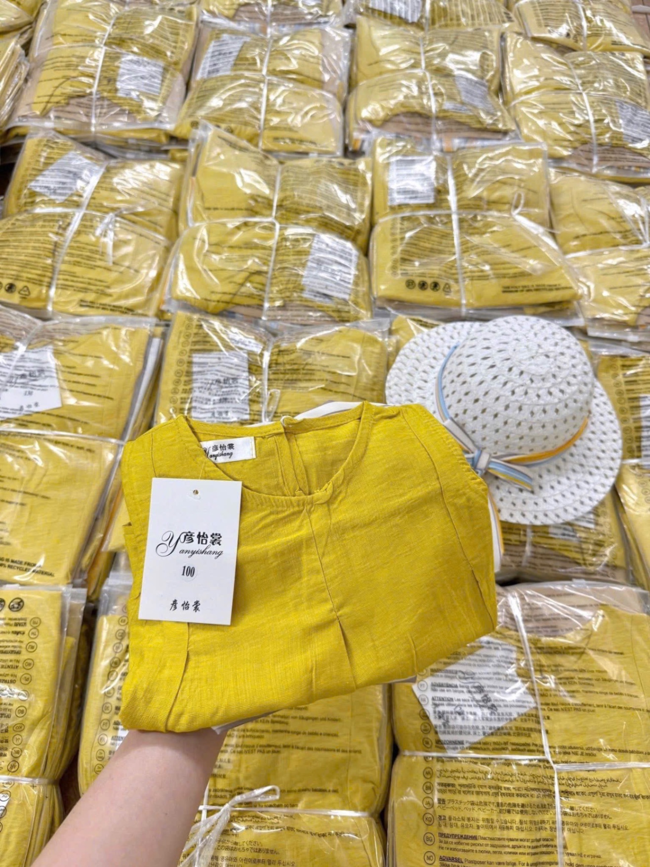 BỘ VÀNG XN QUẦN KẺ KÈM MŨ