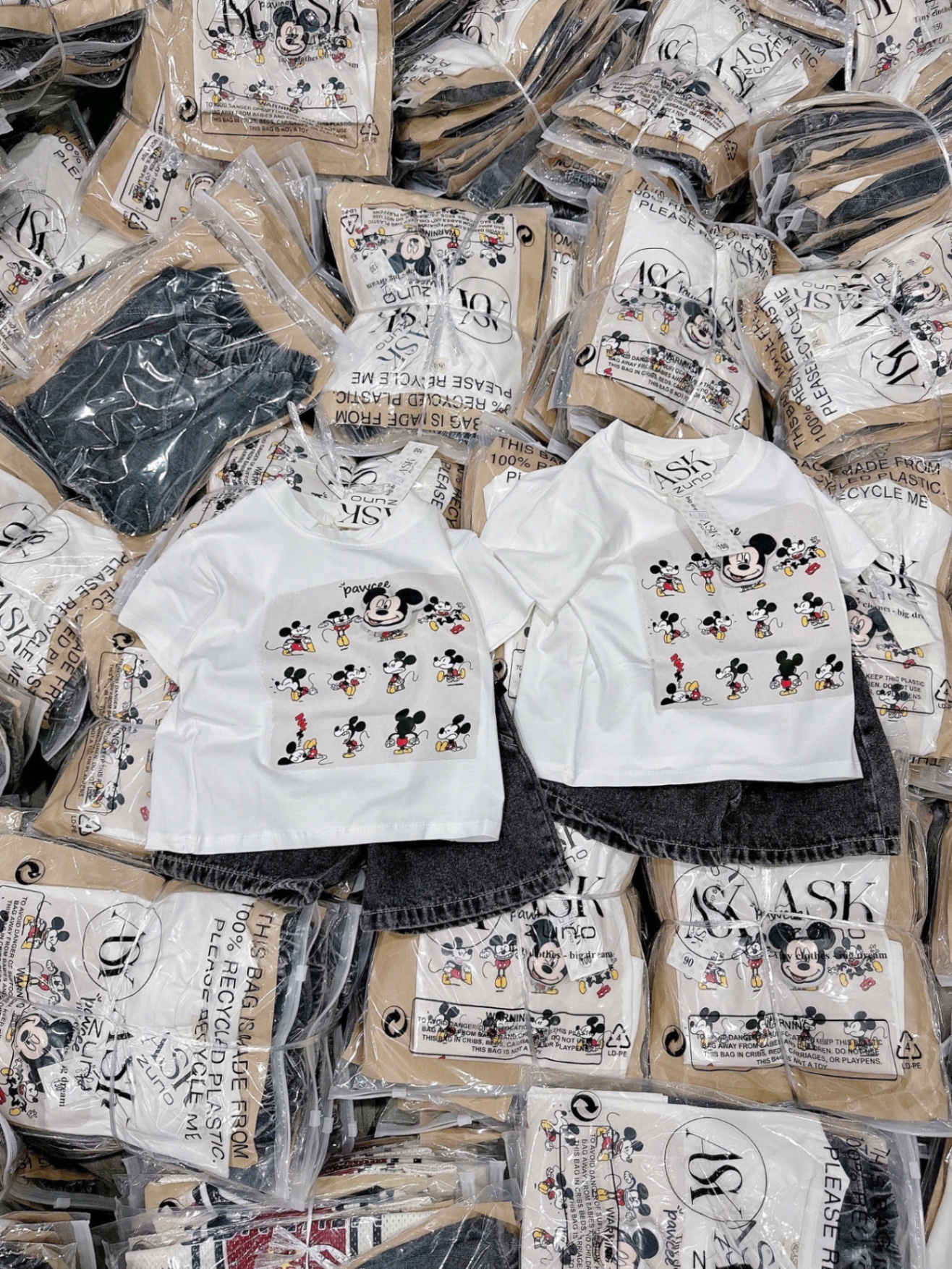 BỘ CỘC MICKY QUẦN JEAN XÁM BT