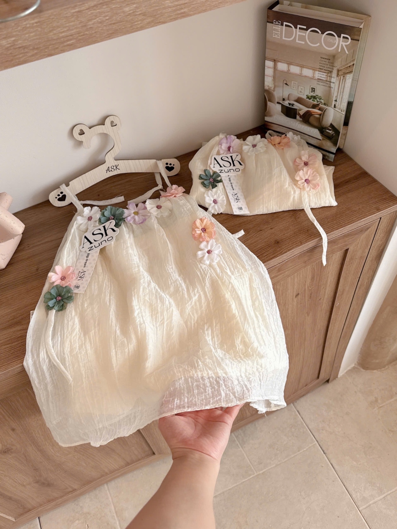 SET VÂY TƠ NHĂN 2S ĐI BIỂN MÀU BE ĐÍNH HOA
