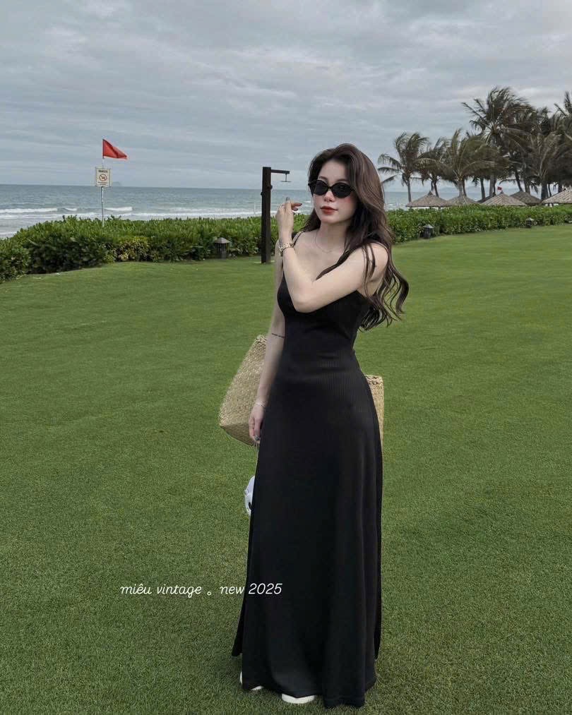 HÀNG QCCC - VÁY MAXI 2S CỔ VUÔNG QC ĐEN GHI