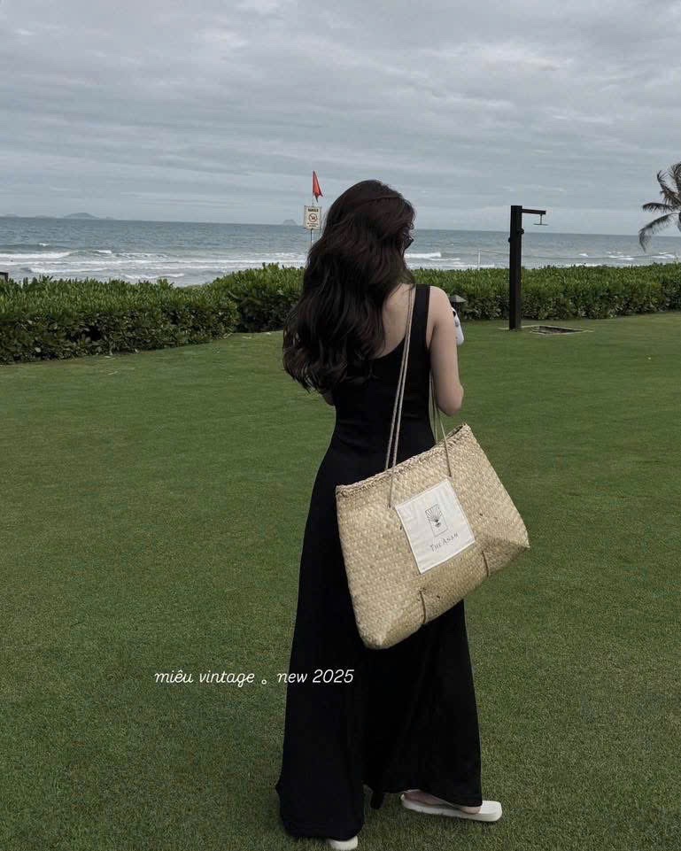 HÀNG QCCC - VÁY MAXI 2S CỔ VUÔNG QC ĐEN GHI