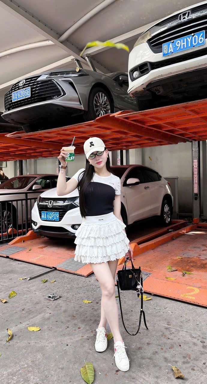 CHÂN VÁY REN TẦNG DÁNG NGẮN MIUMIU QC