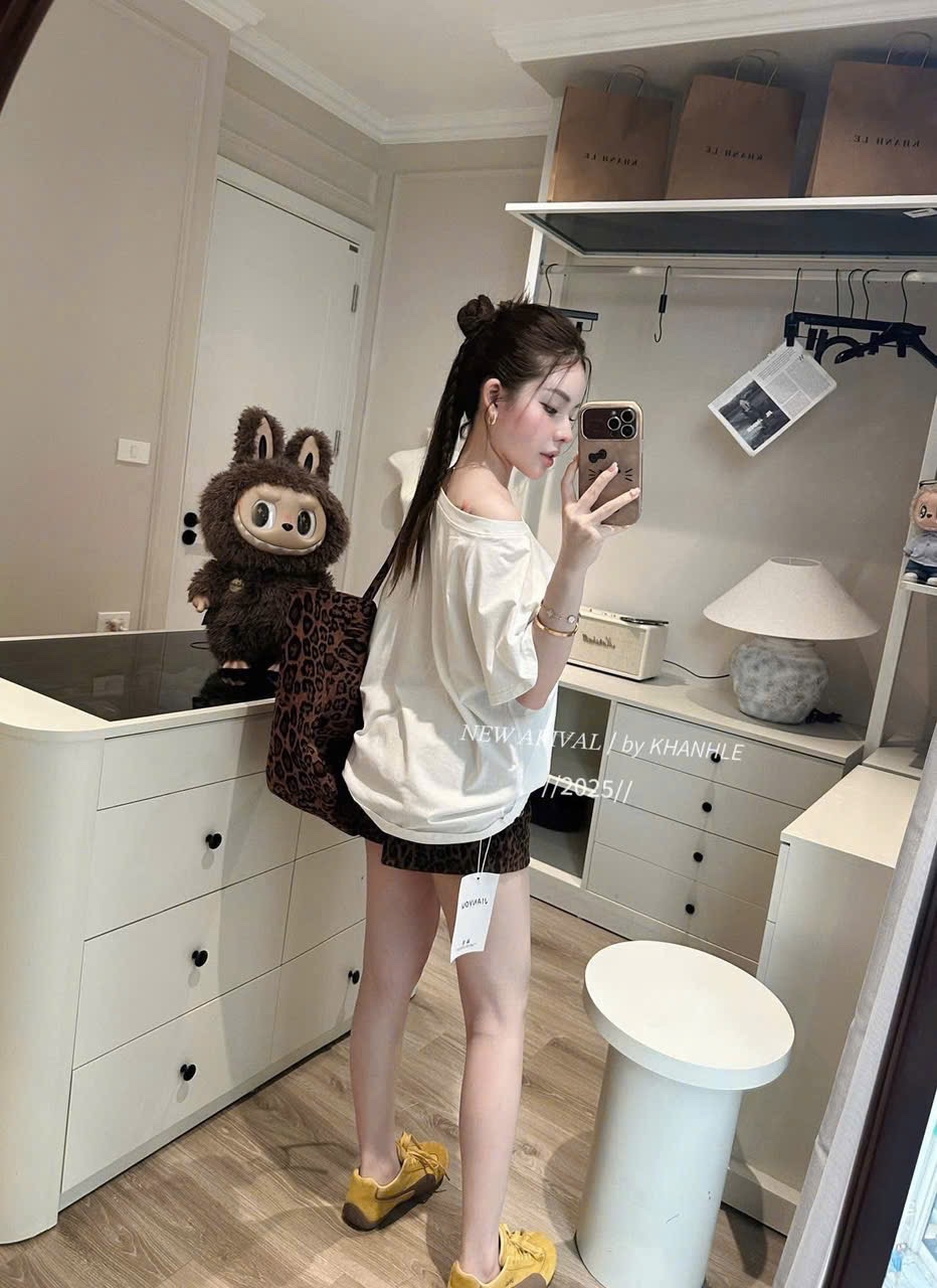SET ÁO TRẮNG TRỄ VAI QUẦN DA BÁO