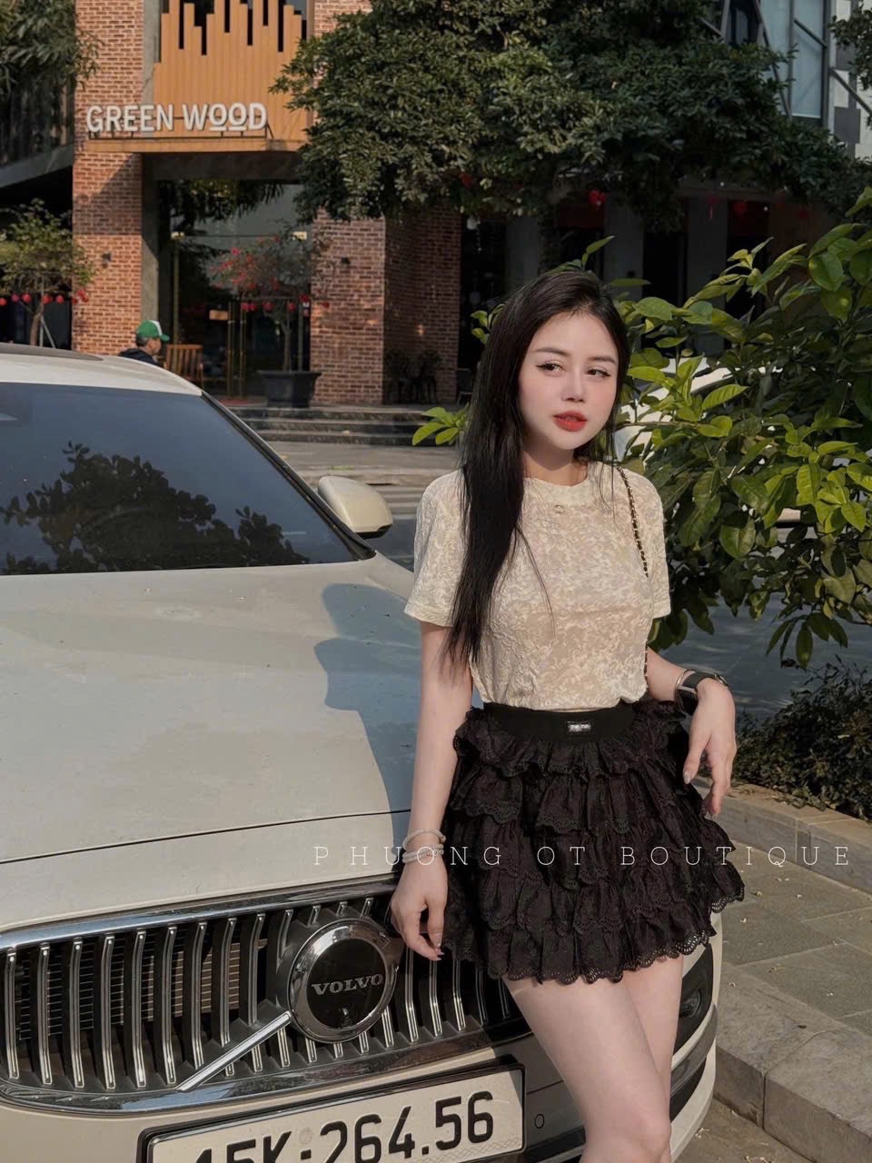 CHÂN VÁY REN TẦNG DÁNG NGẮN MIUMIU QC