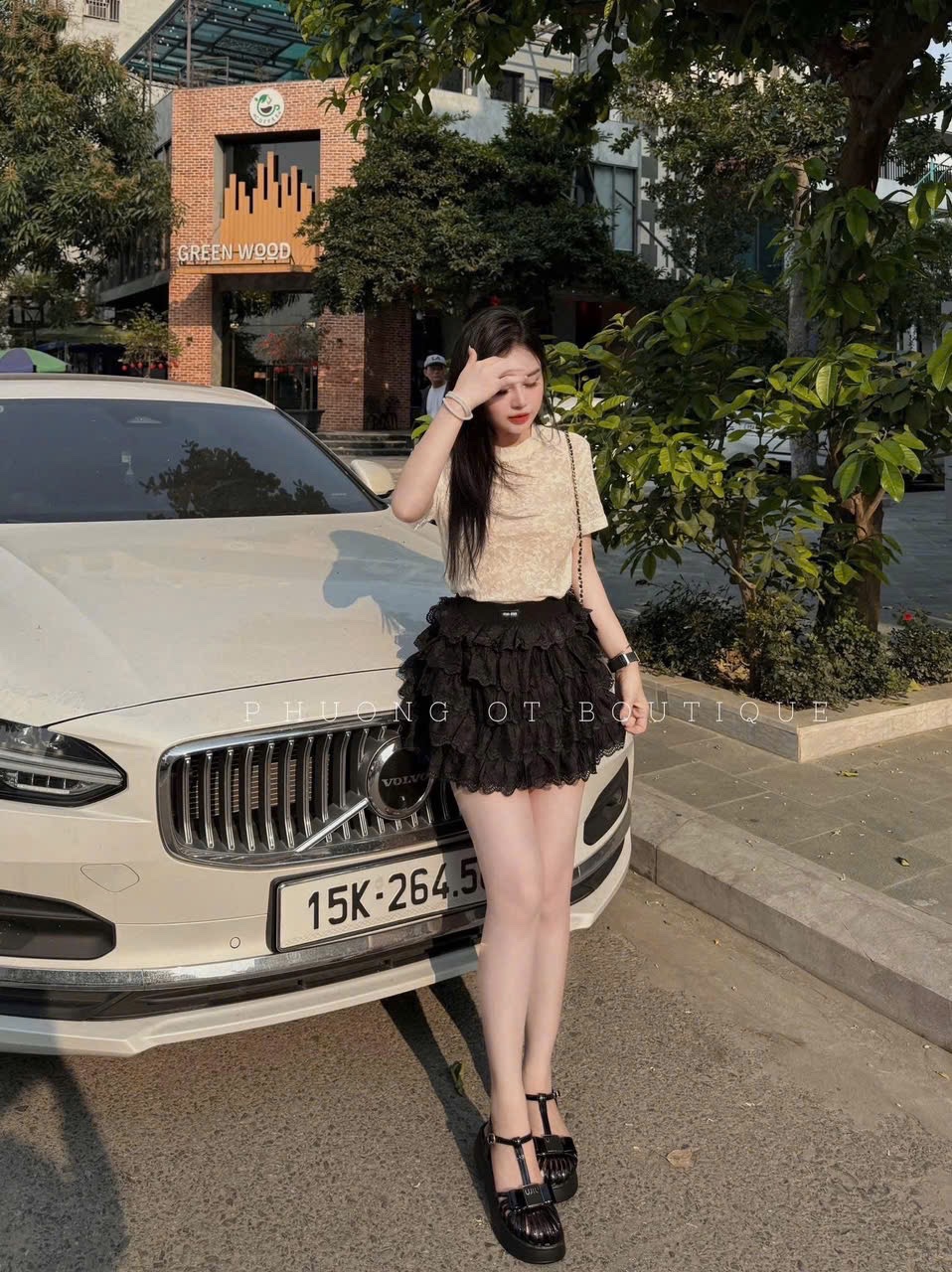 CHÂN VÁY REN TẦNG DÁNG NGẮN MIUMIU QC