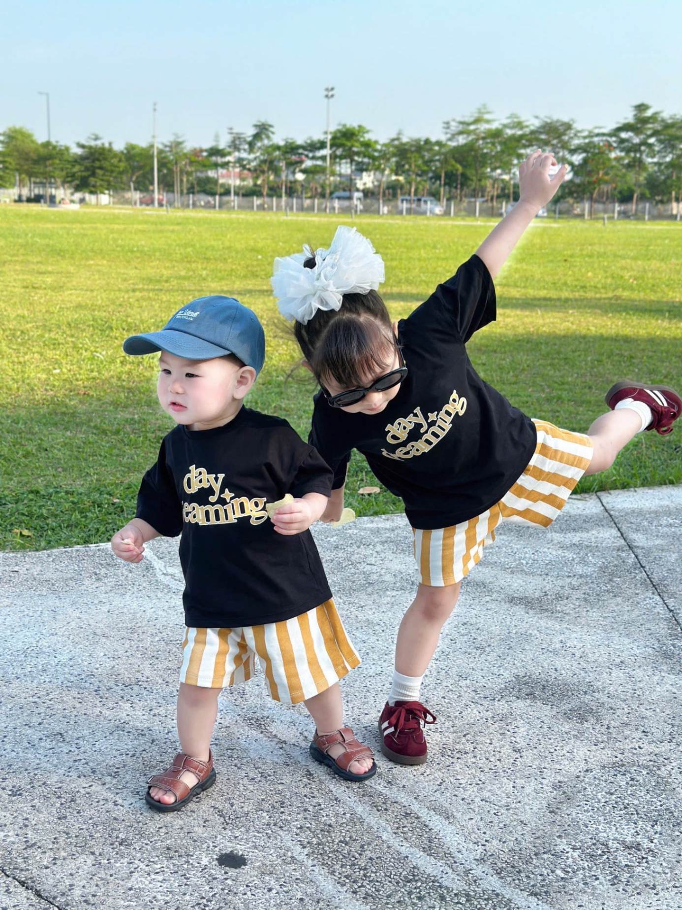 SET 2 BỘ ĐÙI HÌNH CÚN CHỮ DAY QUẦN KẺ