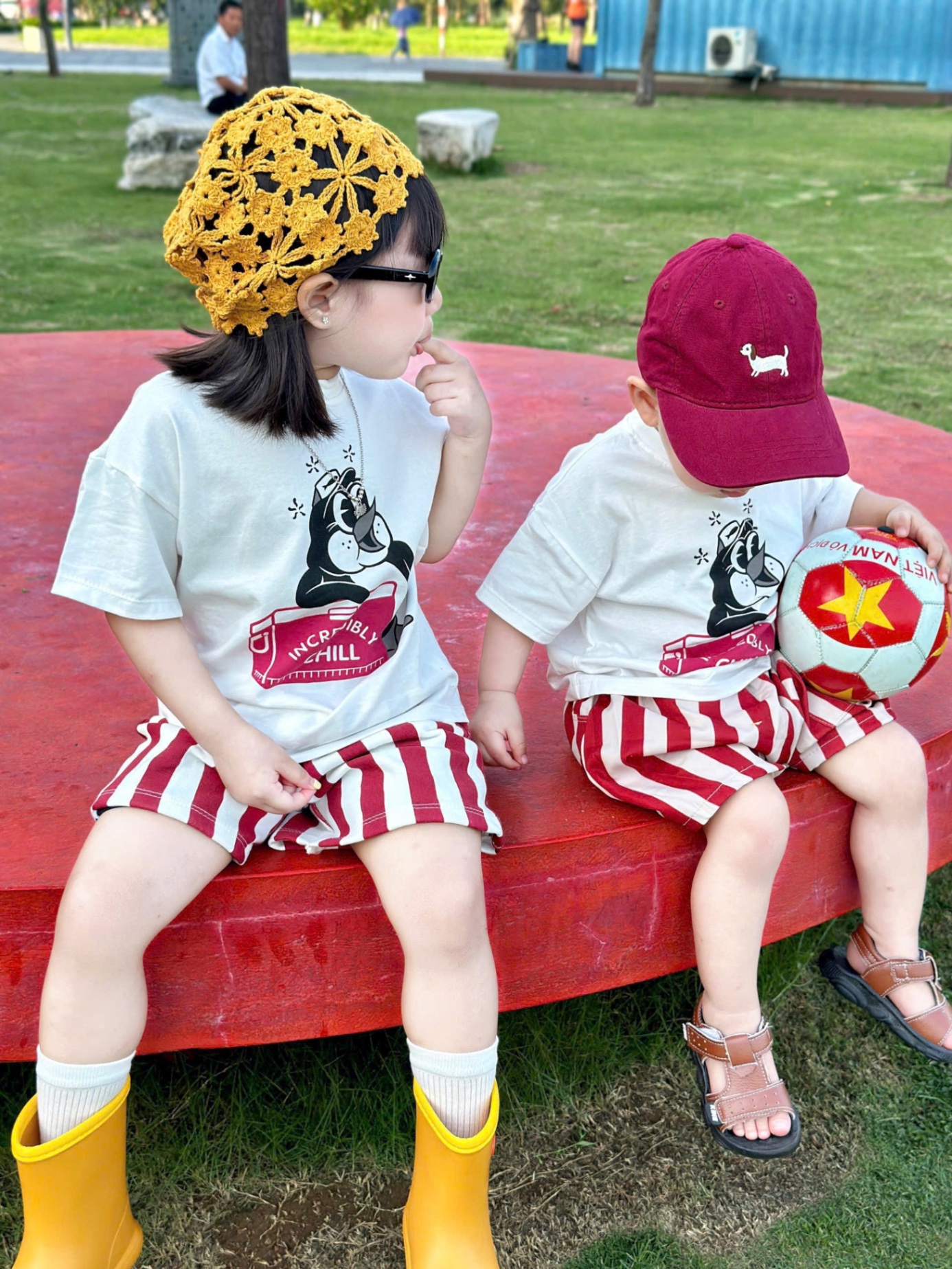 SET 2 BỘ ĐÙI HÌNH CÚN CHỮ DAY QUẦN KẺ