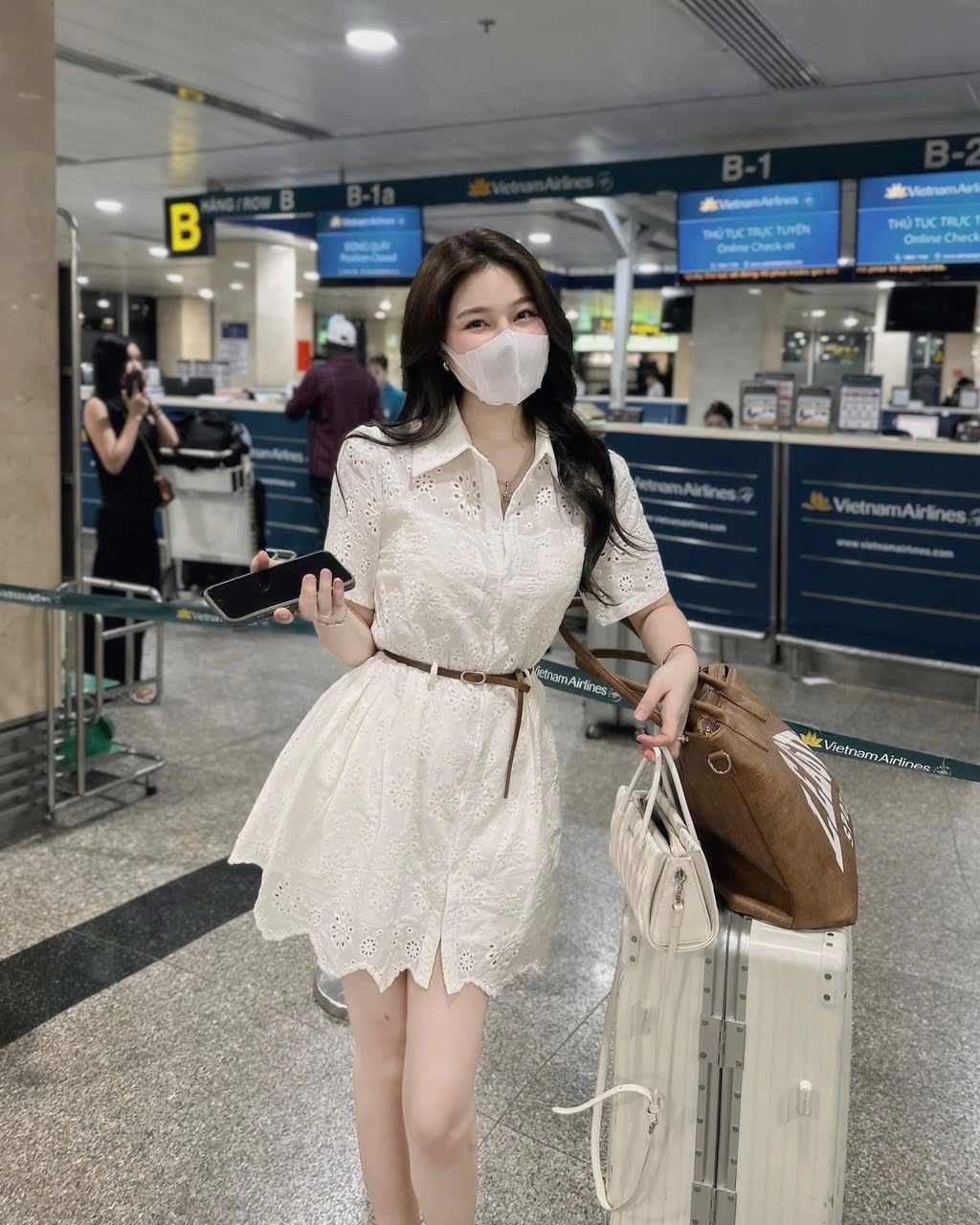 VÁY THÔ HOA ĐỤC LỖ QC KÈM ĐAI