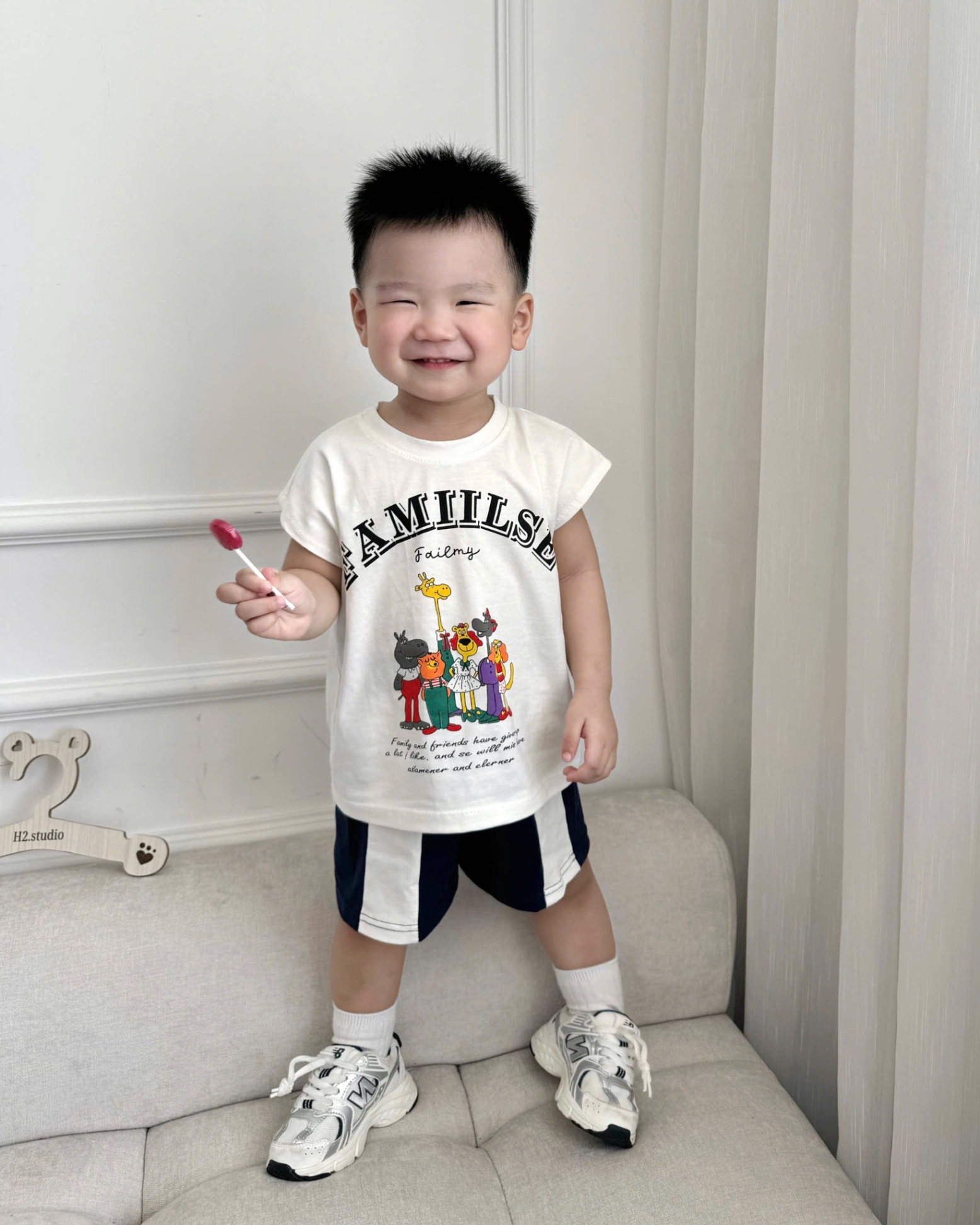 BỘ ĐÙI TRẮNG XN QUẦN KẺ CHỮ FAMILI