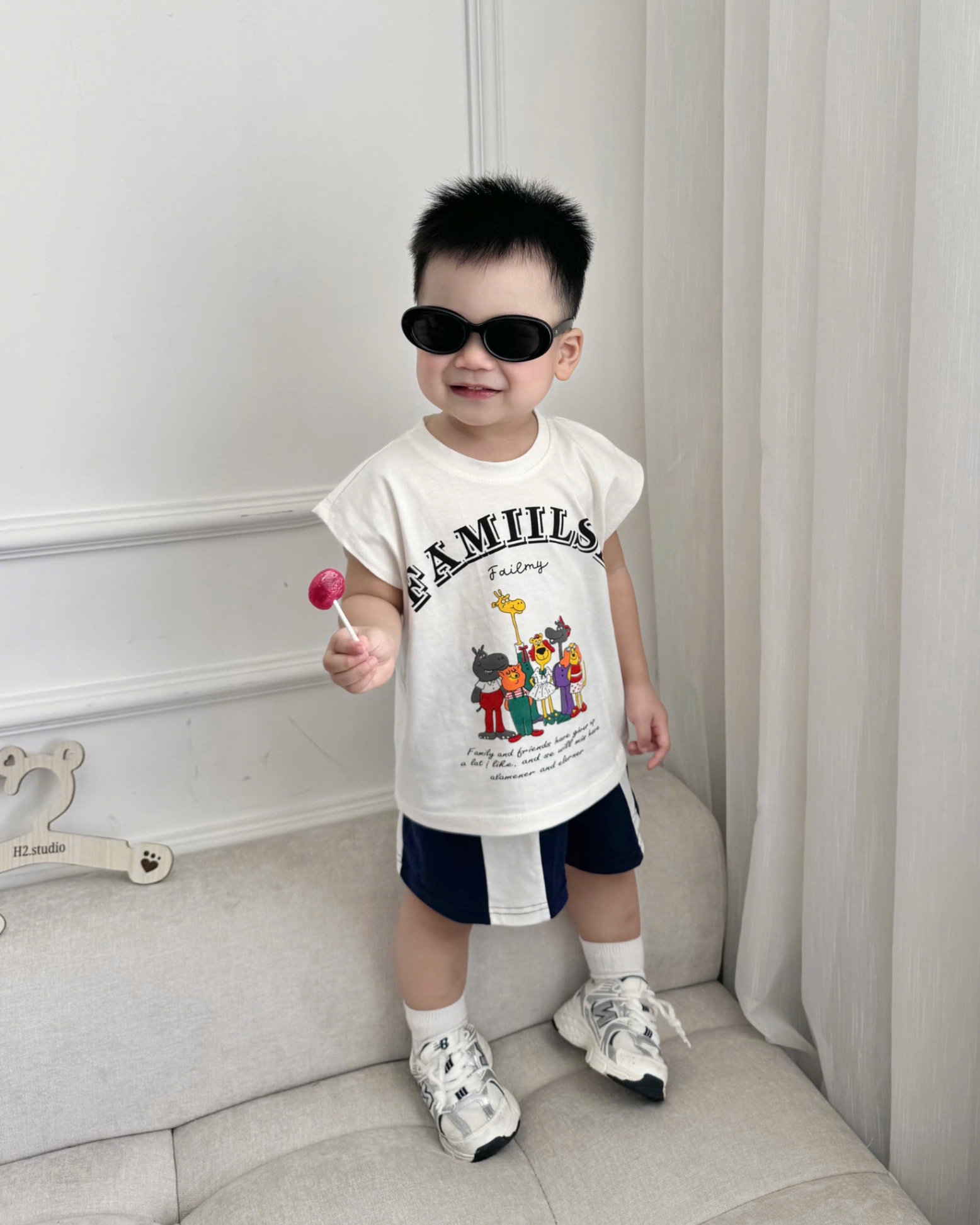 BỘ ĐÙI TRẮNG XN QUẦN KẺ CHỮ FAMILI