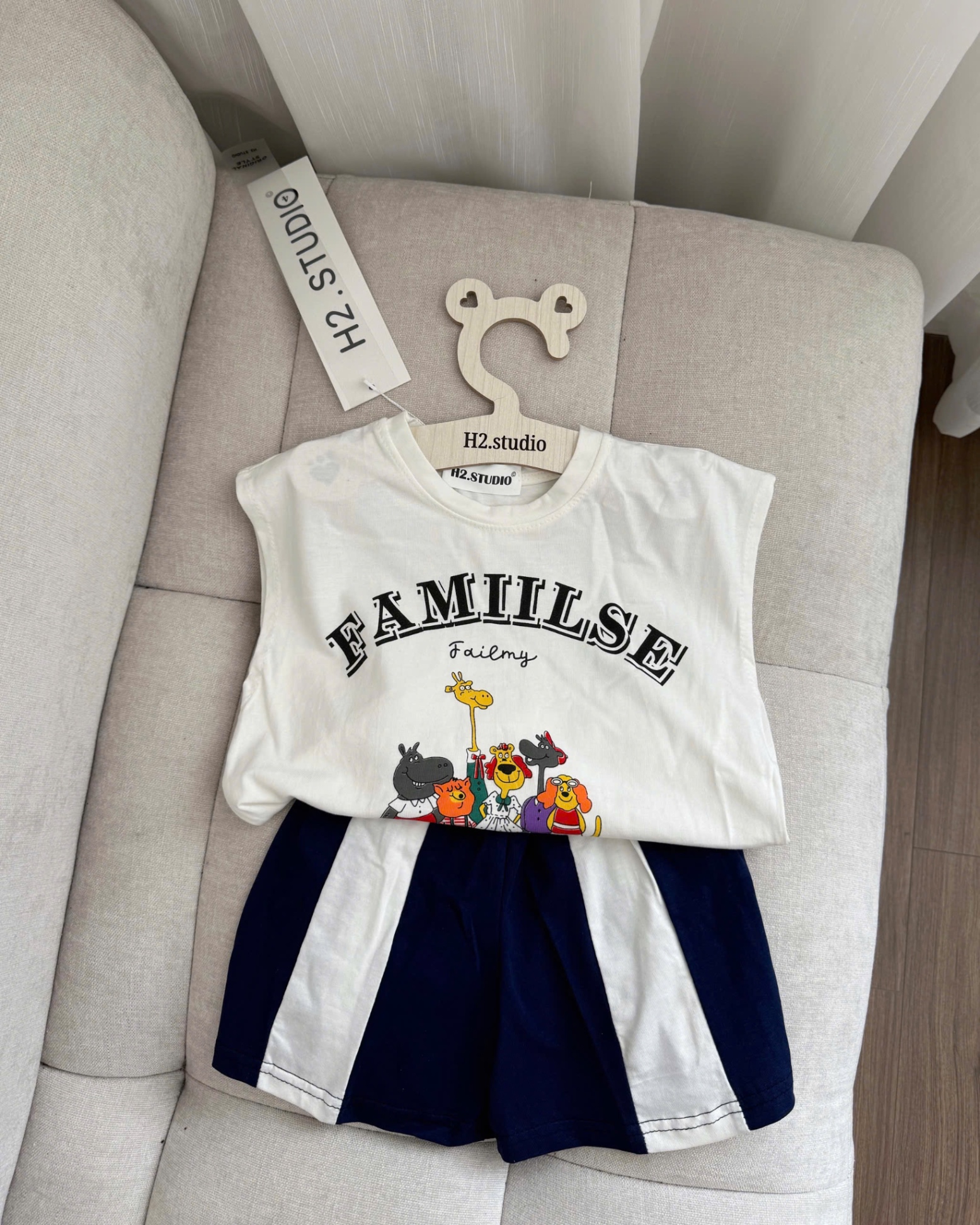 BỘ ĐÙI TRẮNG XN QUẦN KẺ CHỮ FAMILI