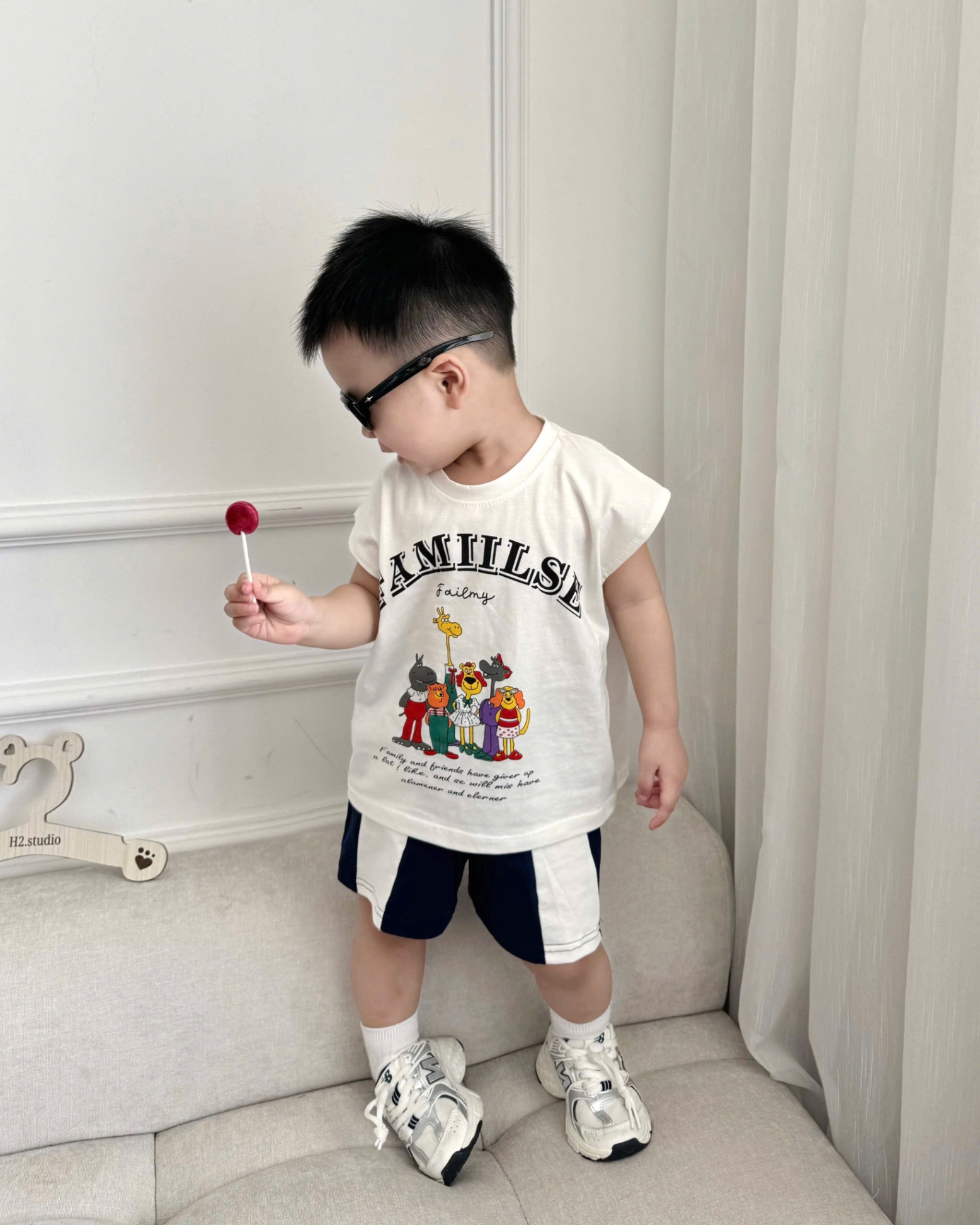 BỘ ĐÙI TRẮNG XN QUẦN KẺ CHỮ FAMILI
