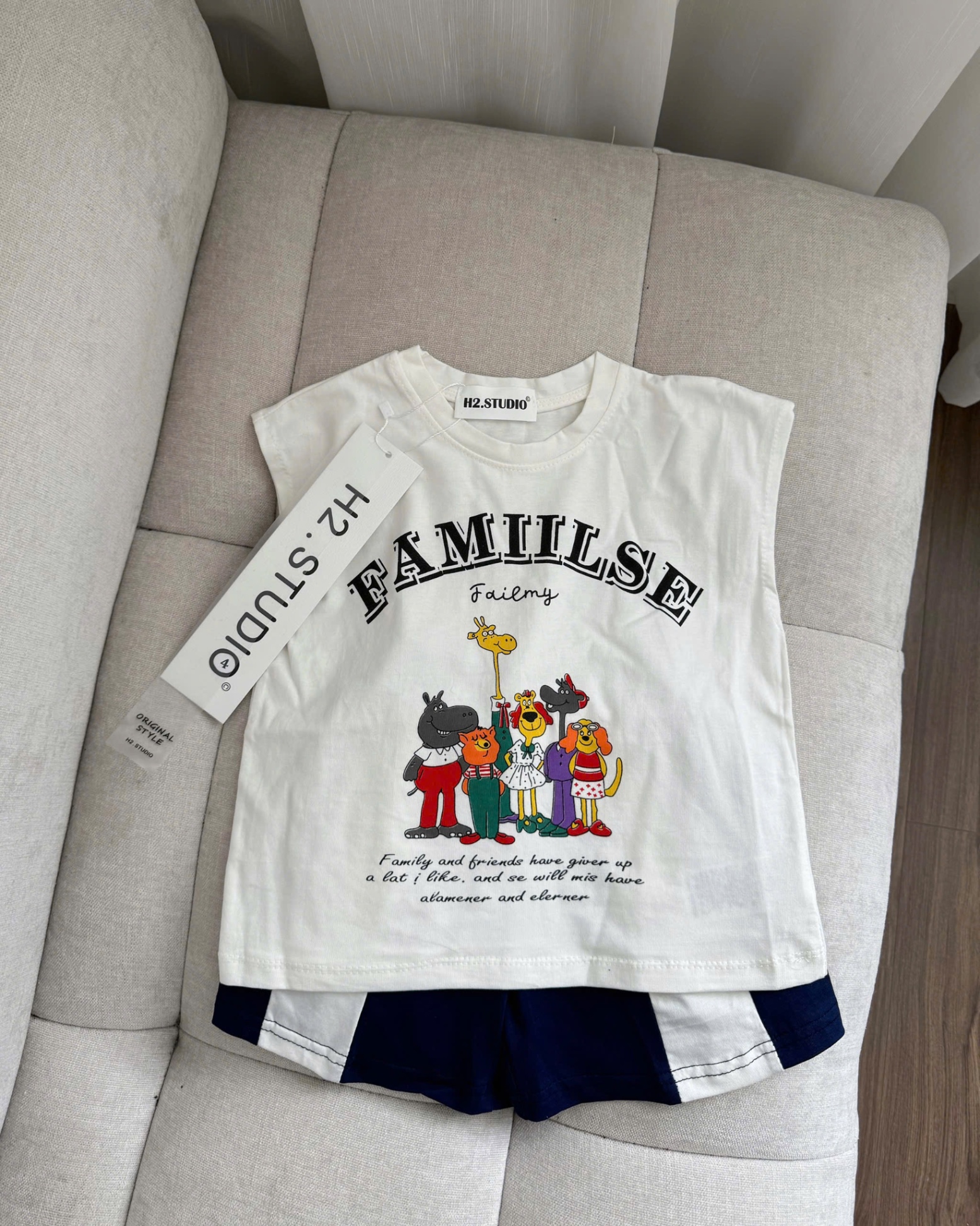 BỘ ĐÙI TRẮNG XN QUẦN KẺ CHỮ FAMILI