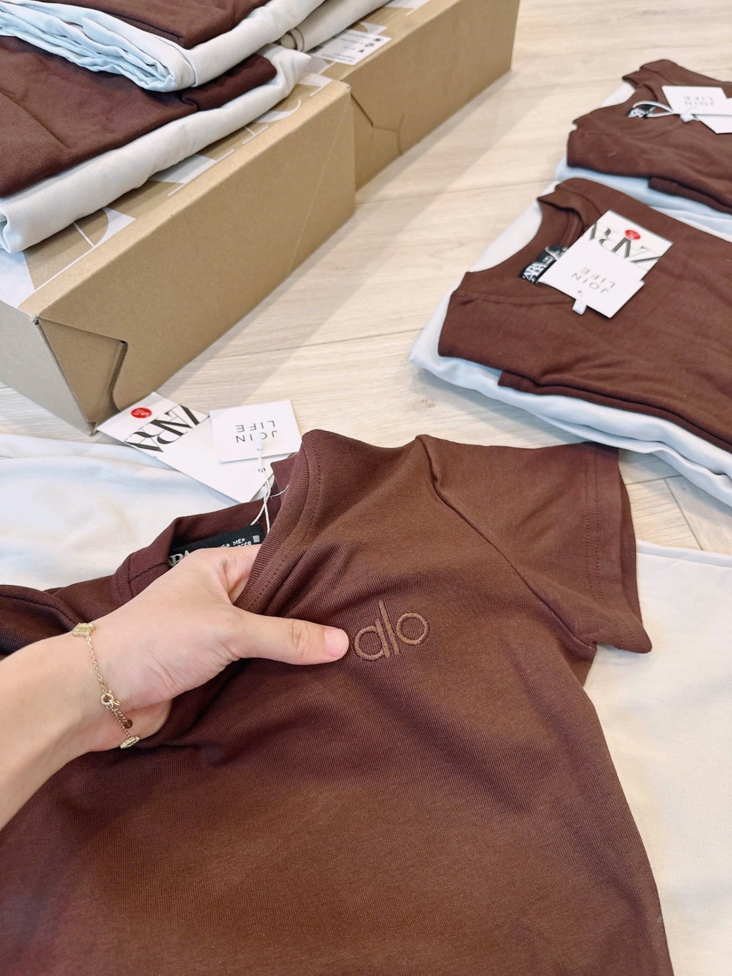 SET ÁO ZIP NÂU CỘC MIX QUẦN SUÔNG BE