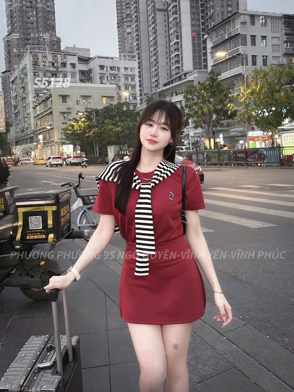 SET ÁO CỘC ĐỎ MIX CV XẺ SƯỜN MIX KHĂN