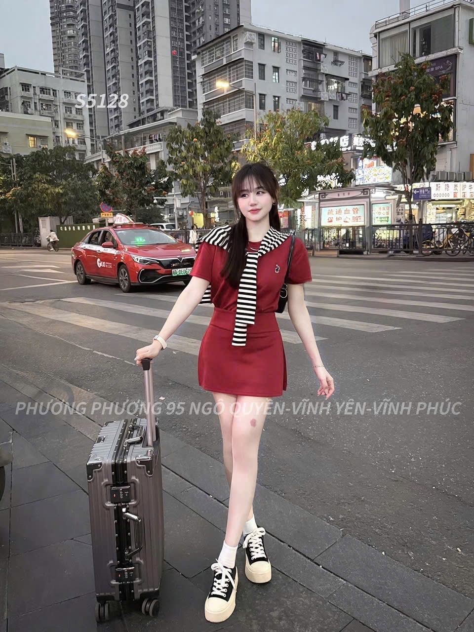SET ÁO CỘC ĐỎ MIX CV XẺ SƯỜN MIX KHĂN