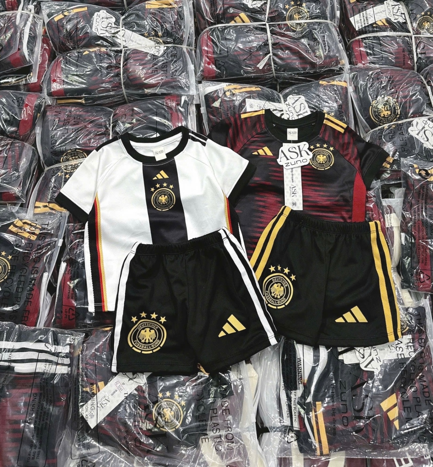SET 2 BỘ ĐÙI BÓNG ĐÁ TONE ĐỎ TRẮNG