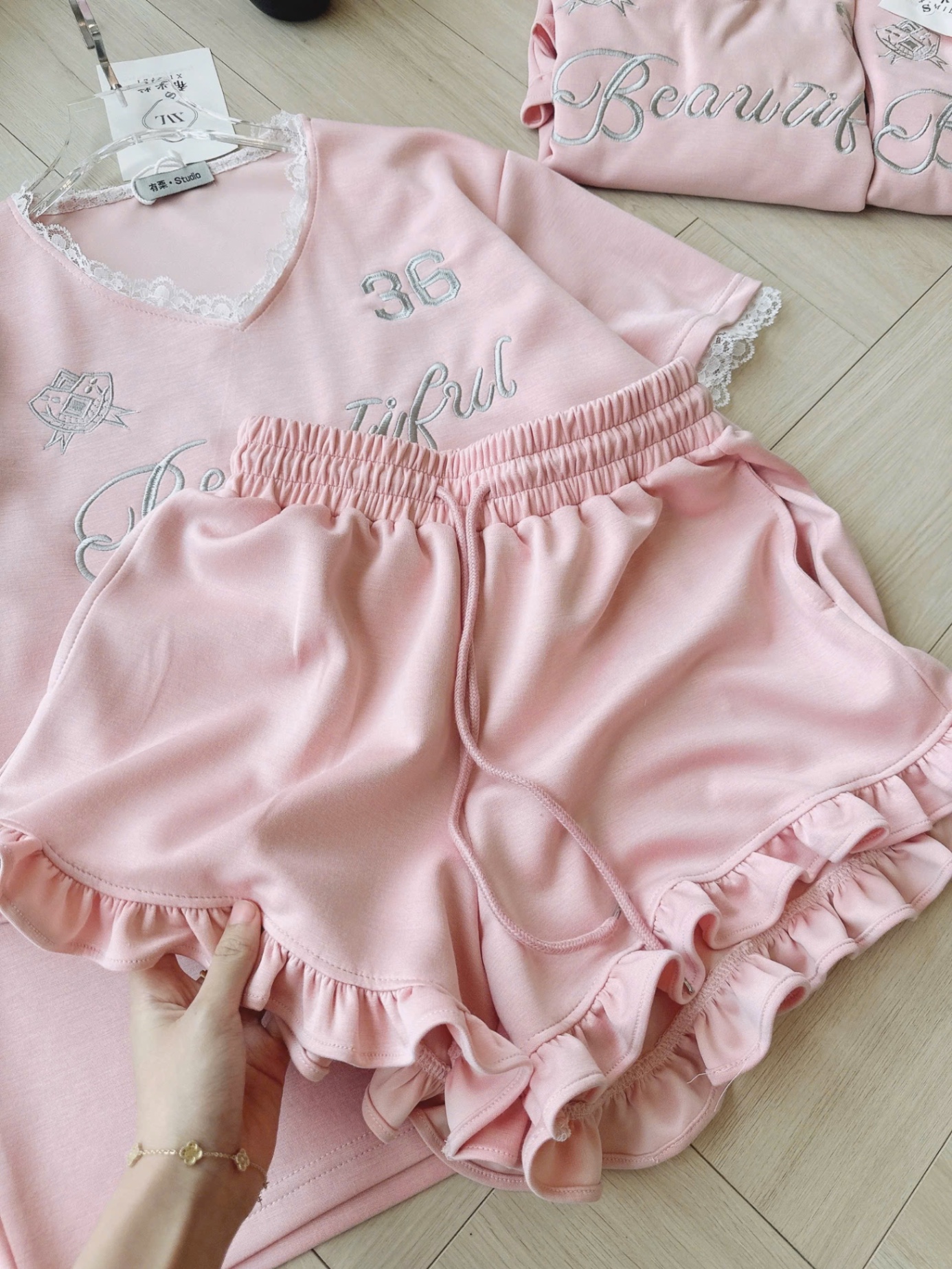 BỘ ĐÙI HỒNG CỔ TIM THÊU CỔ REN BEAUTI
