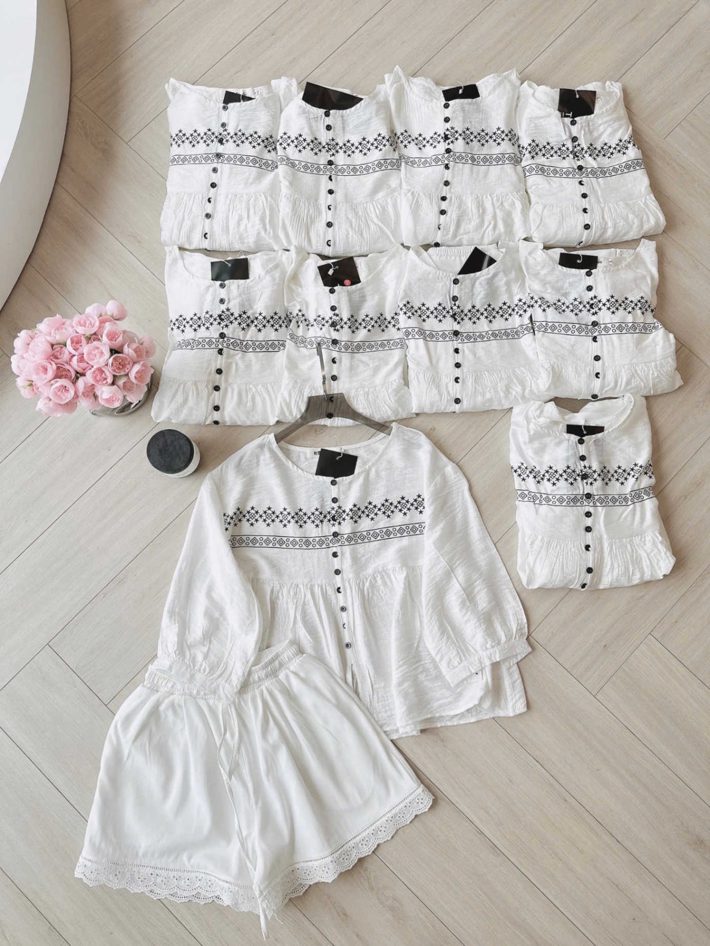 SET BỘ ĐŨI TRẮNG THÊU HOA ĐEN THIẾT KẾ