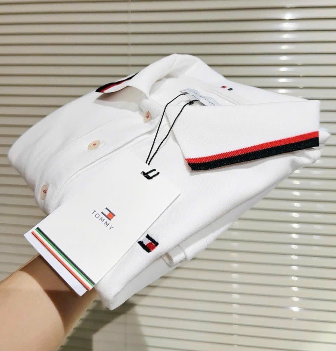 Hang nhà máy - ÁO POLO CỘC TRẮNG TOMY CỔ VIỀN ĐỎ ĐEN
