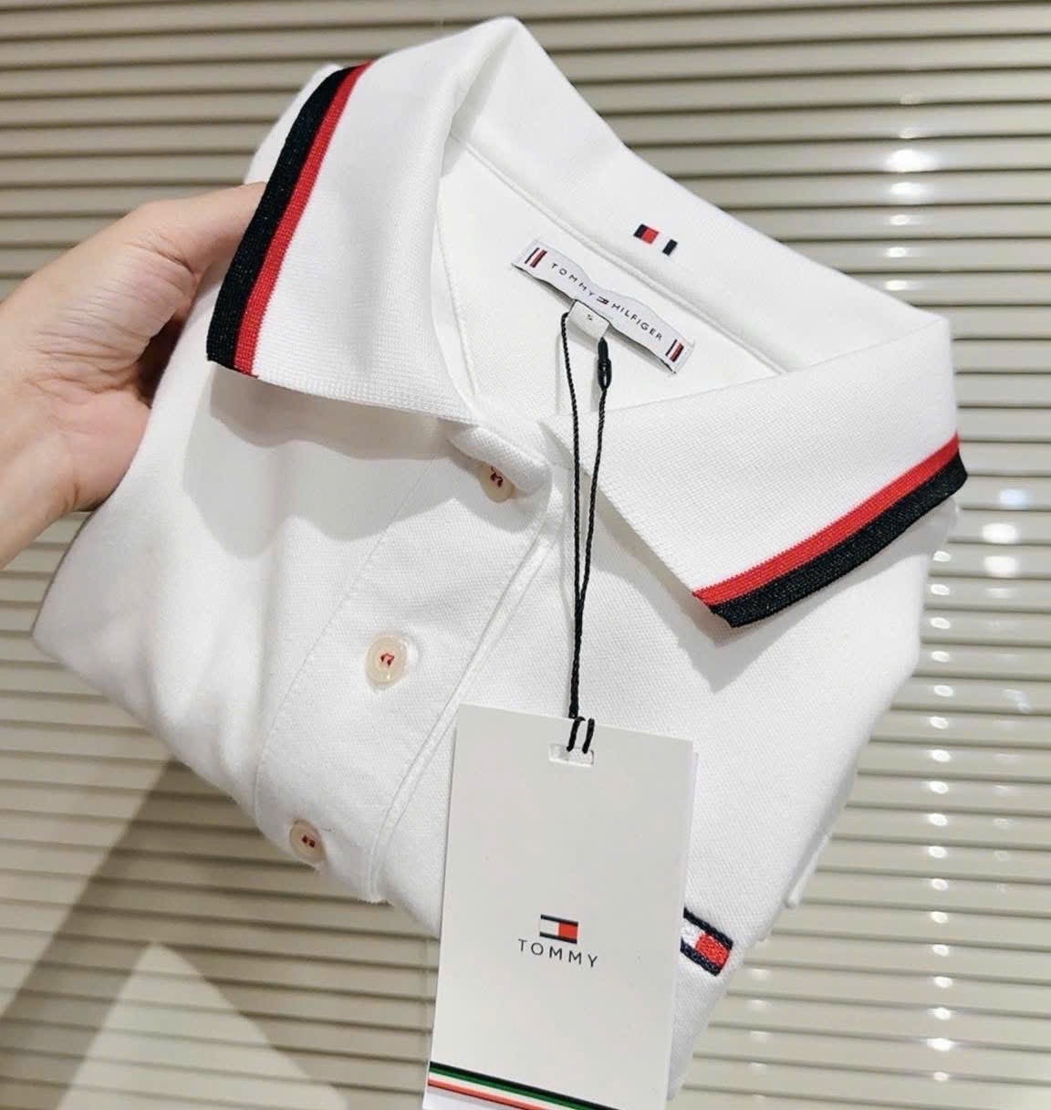 Hang nhà máy - ÁO POLO CỘC TRẮNG TOMY CỔ VIỀN ĐỎ ĐEN