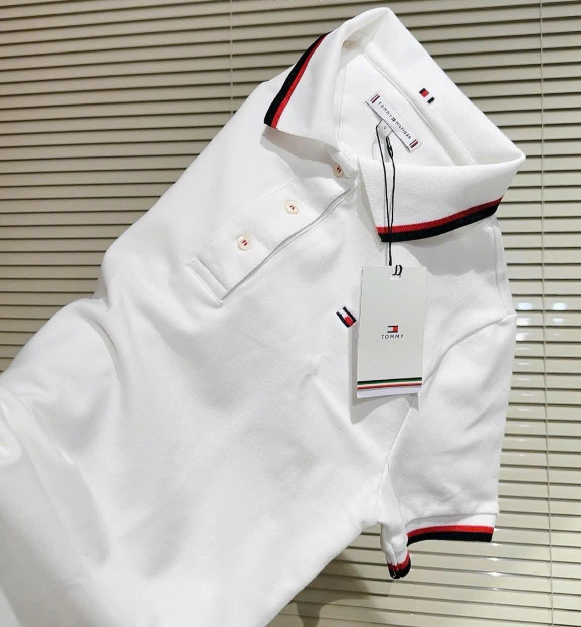 Hang nhà máy - ÁO POLO CỘC TRẮNG TOMY CỔ VIỀN ĐỎ ĐEN