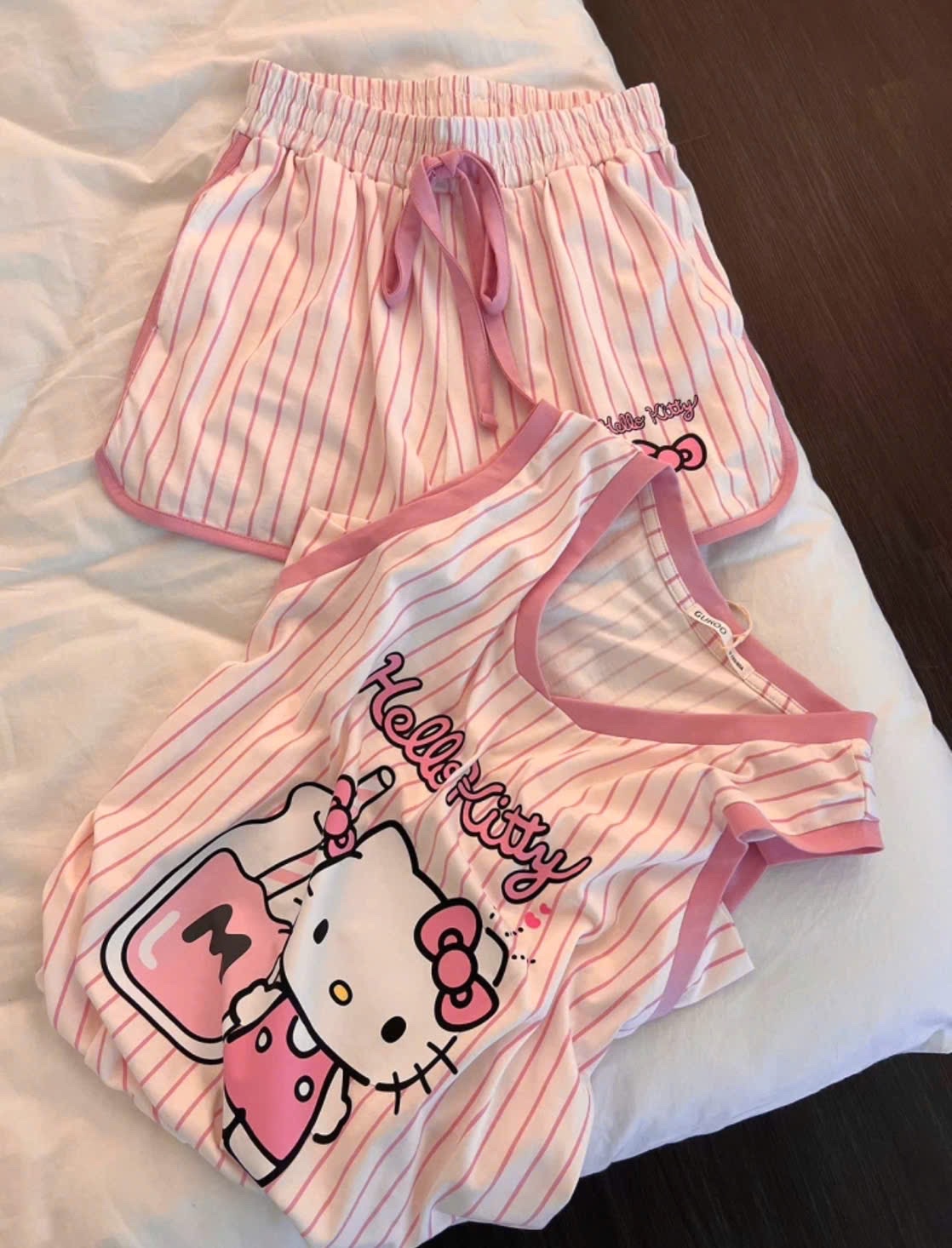 BỘ ĐÙI KẺ HỒNG BA LỖ KITTY