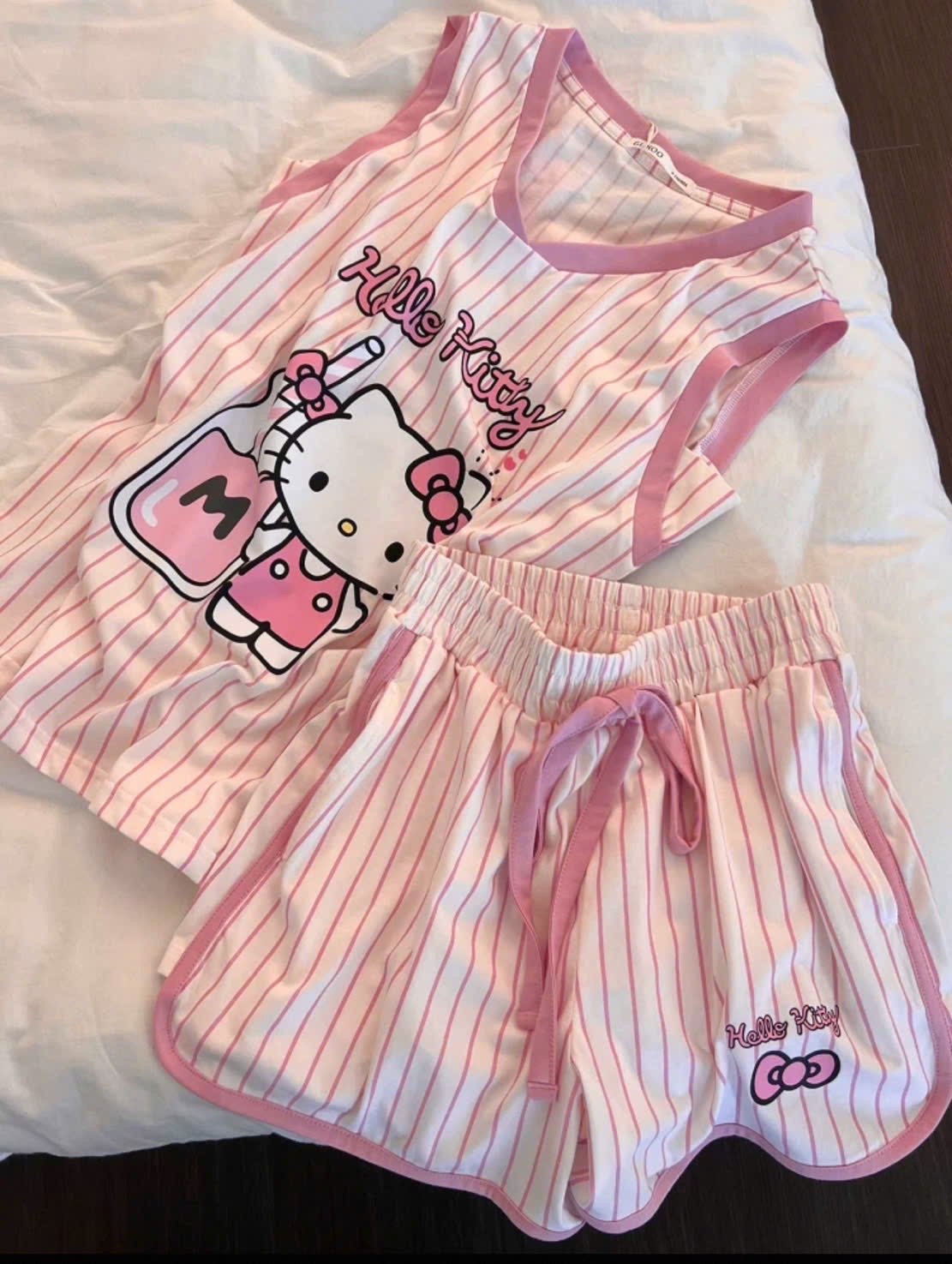 BỘ ĐÙI KẺ HỒNG BA LỖ KITTY