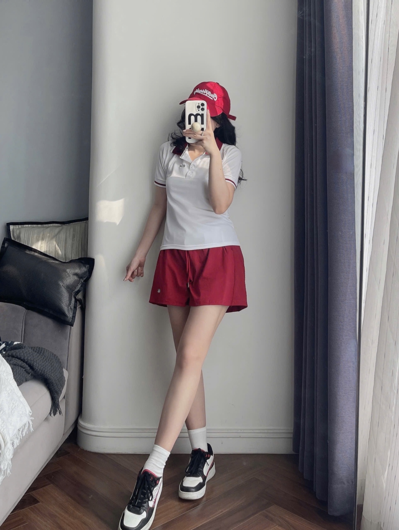BỘ ĐÙI POLO TRÂNG QUẦN SOOC ĐỎ