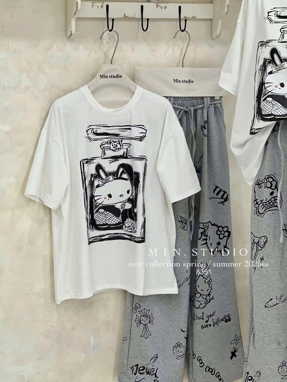 BỘ CT MICKY TRẮNG QUẦN GHI IN TRÀN