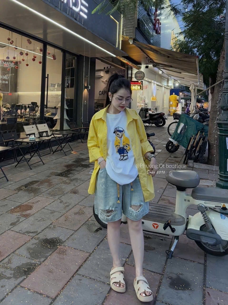 SET ÁO SƠ MI VÀNG KÈM PULL TRẮNG HÌNH GẤU