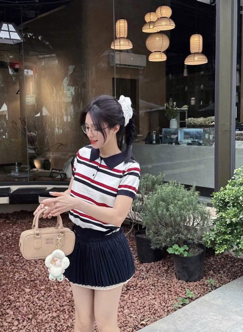 ÁO POLO KẺ ĐEN ĐỎ QC