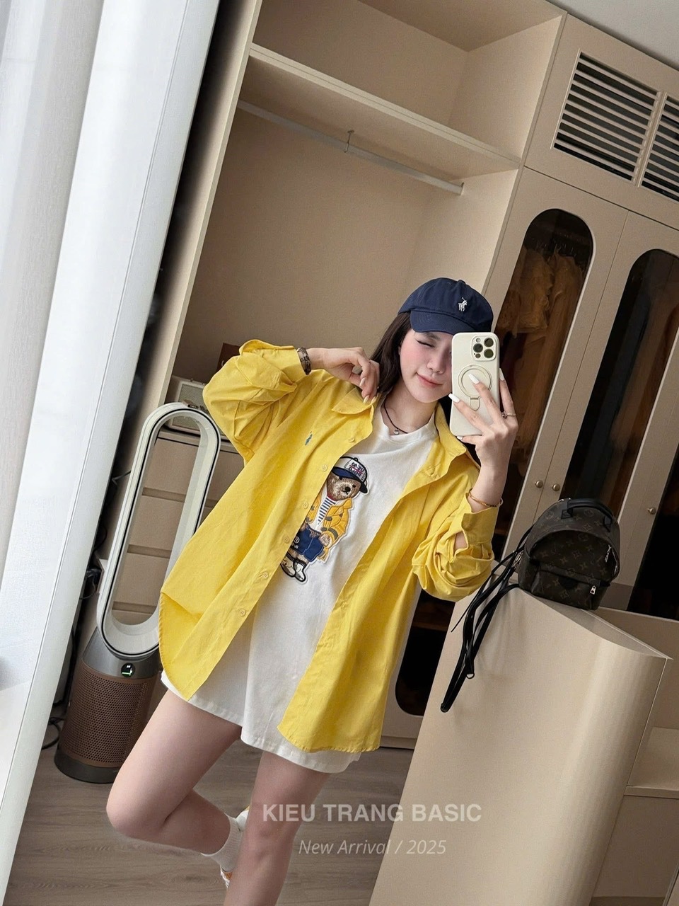 SET ÁO SƠ MI VÀNG KÈM PULL TRẮNG HÌNH GẤU