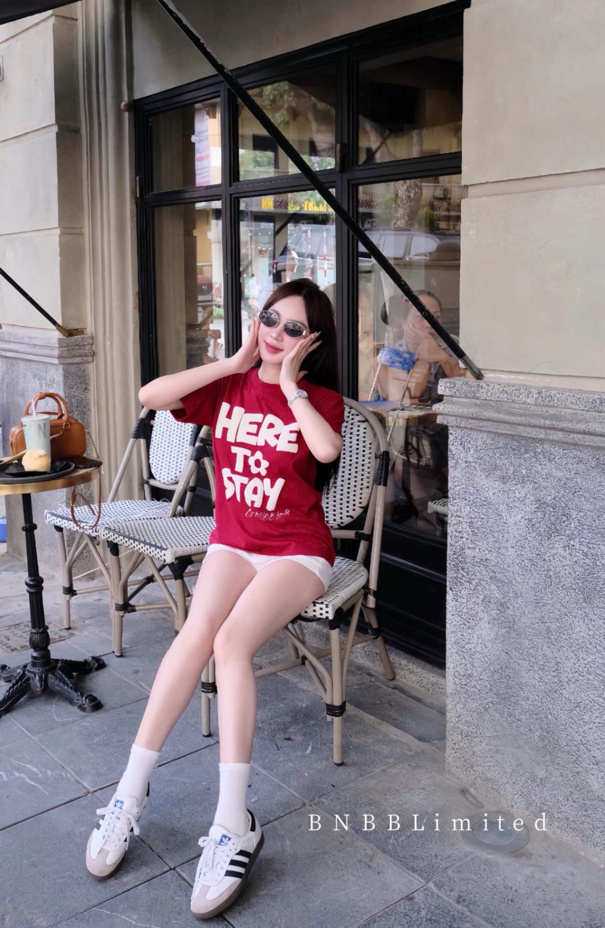 ÁO PULL CỘC ĐỎ BNBB HÌNH HOA CHỮ NỔI