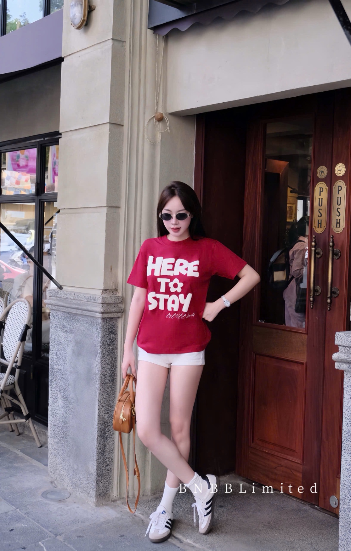 ÁO PULL CỘC ĐỎ BNBB HÌNH HOA CHỮ NỔI
