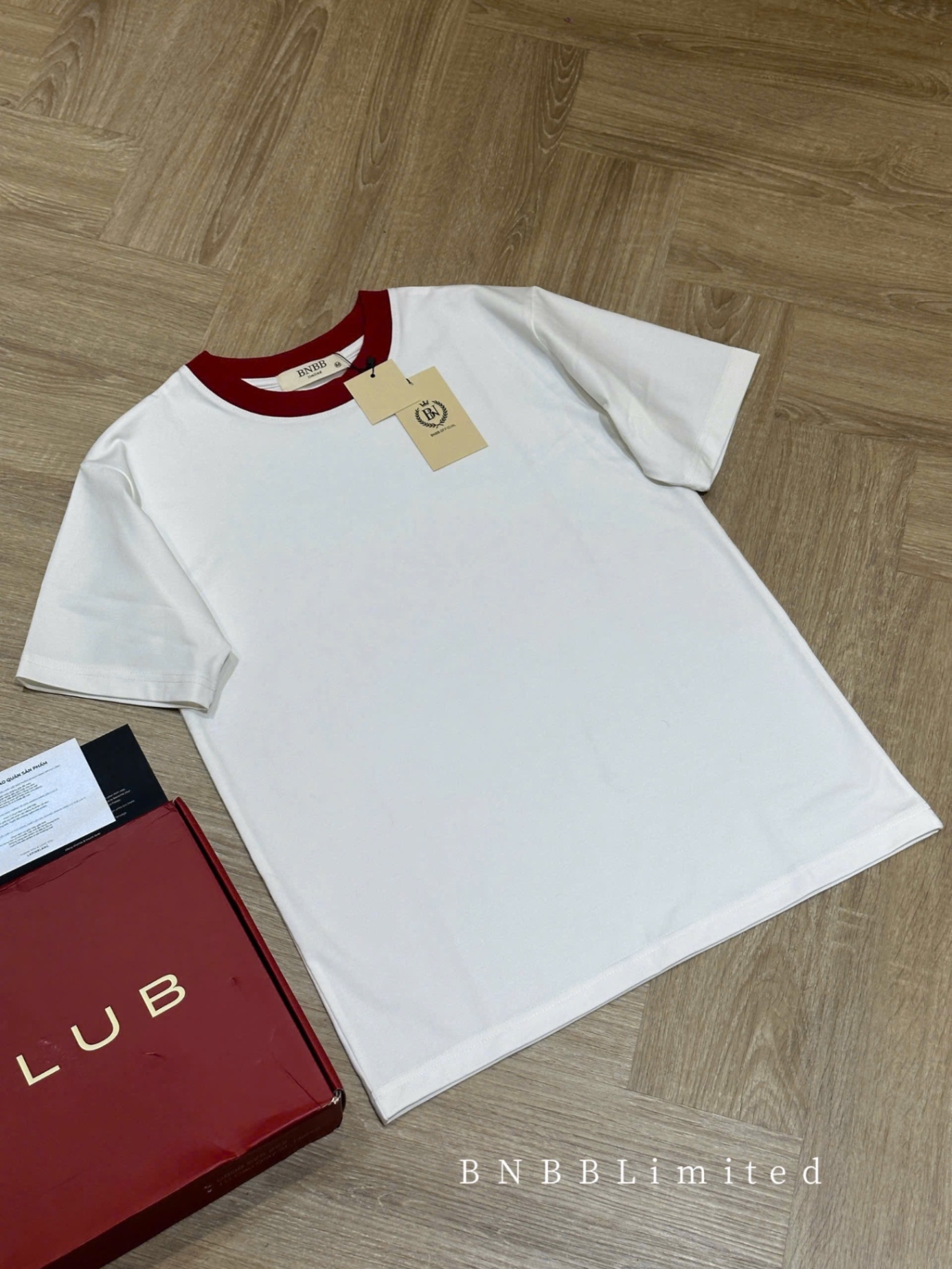 ÁO PULL CỘC TRẮNG BNBB PHỐI VIỀN ĐỎ