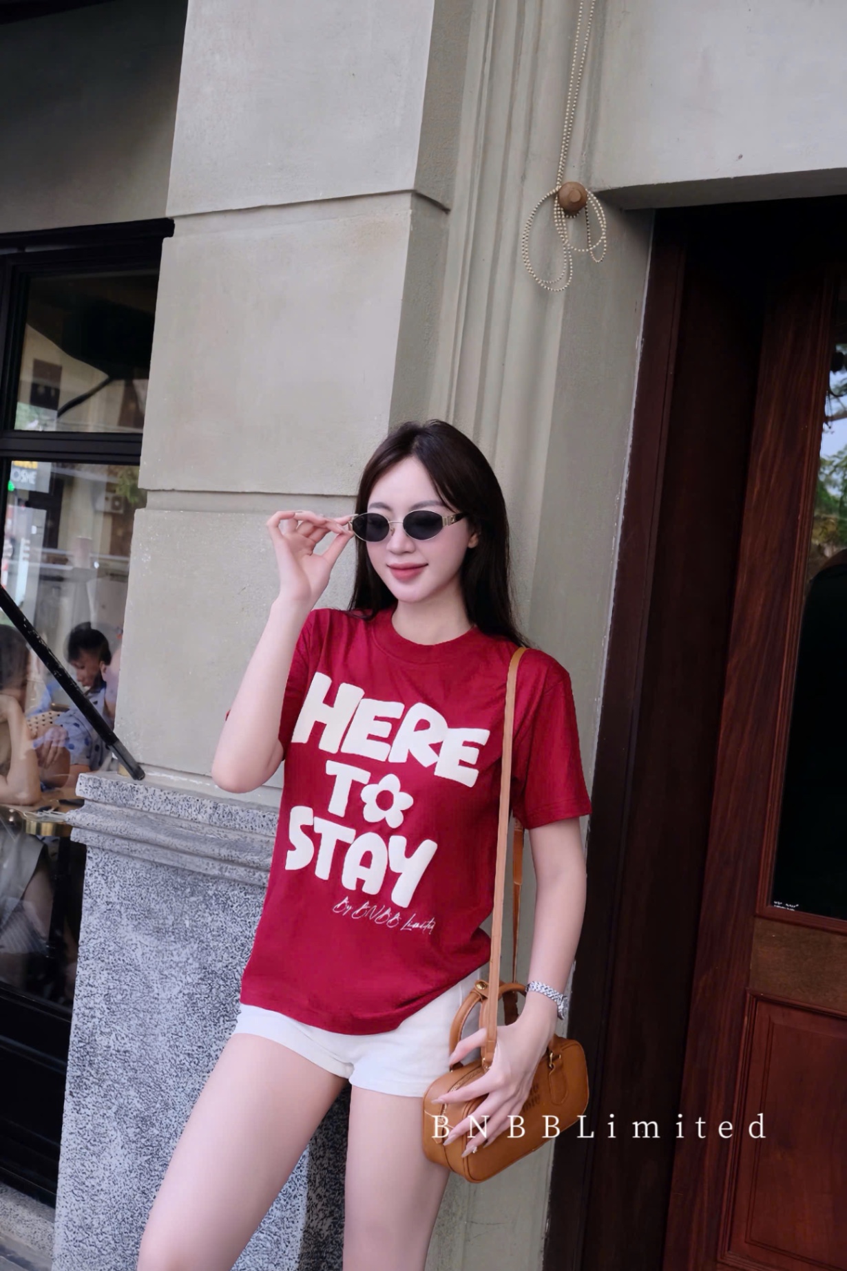 ÁO PULL CỘC ĐỎ BNBB HÌNH HOA CHỮ NỔI