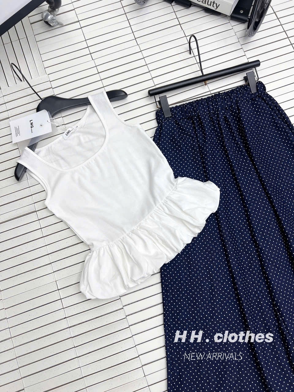 SET ÁO PELUM TRẮNG CỔ VUÔNG QUẦN BI