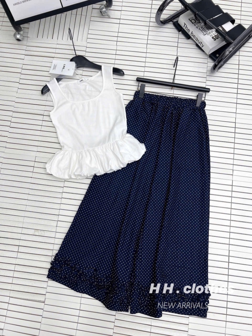 SET ÁO PELUM TRẮNG CỔ VUÔNG QUẦN BI
