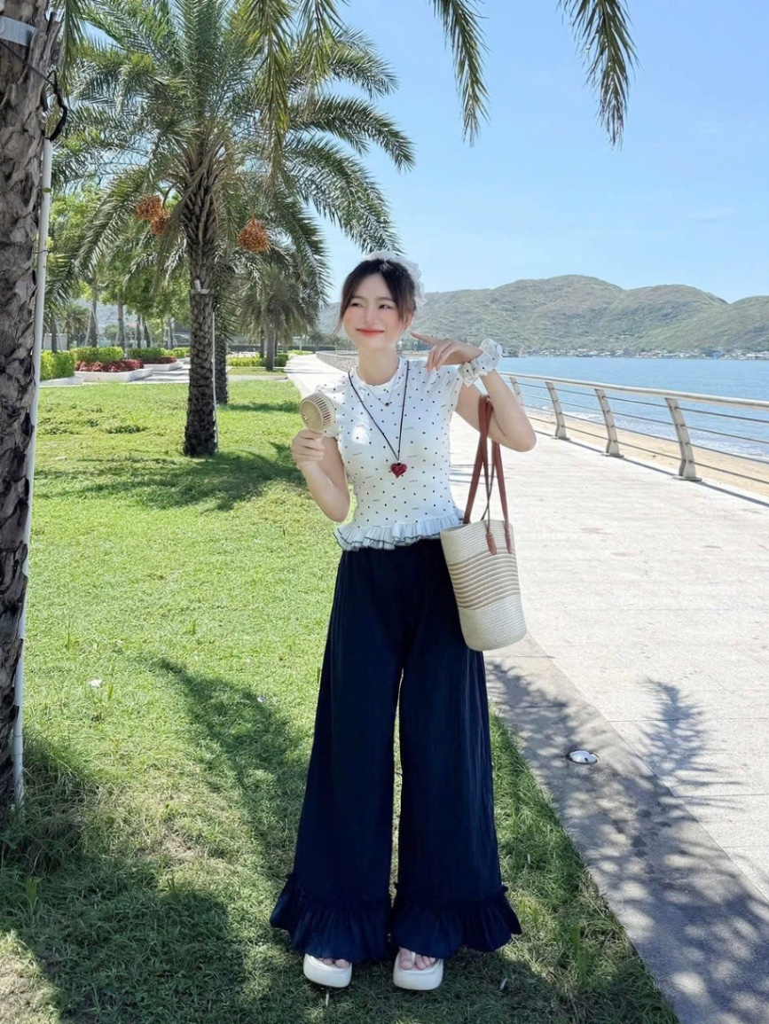 SET ÁO CHẤM BI QUẦN SUÔNG BÈO KÈM BUỘC TOC
