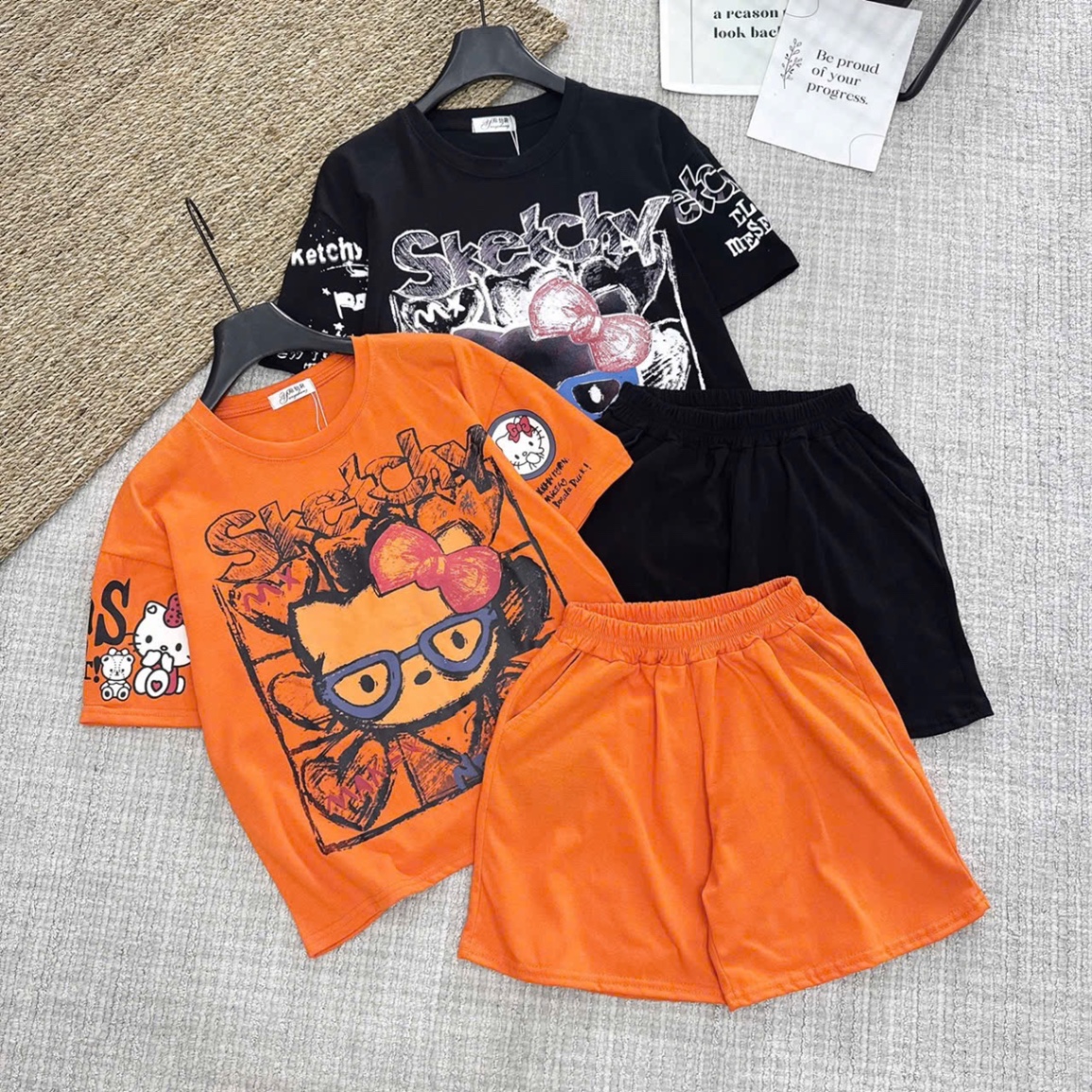 BỘ CÔ GÁI ĐEO KÍNH CHO BÉ